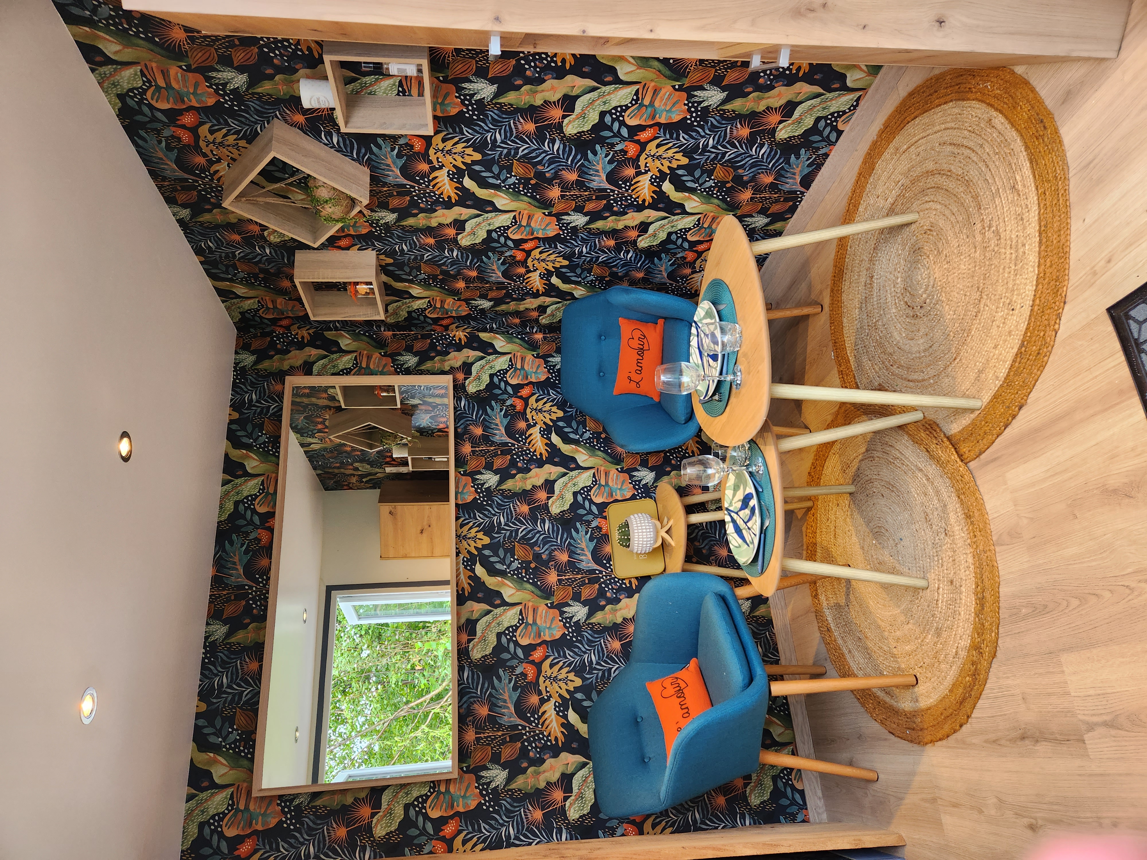 La Tiny-house & Spa — Escapade romantique en Manche à Saint-Lô — espace de vie