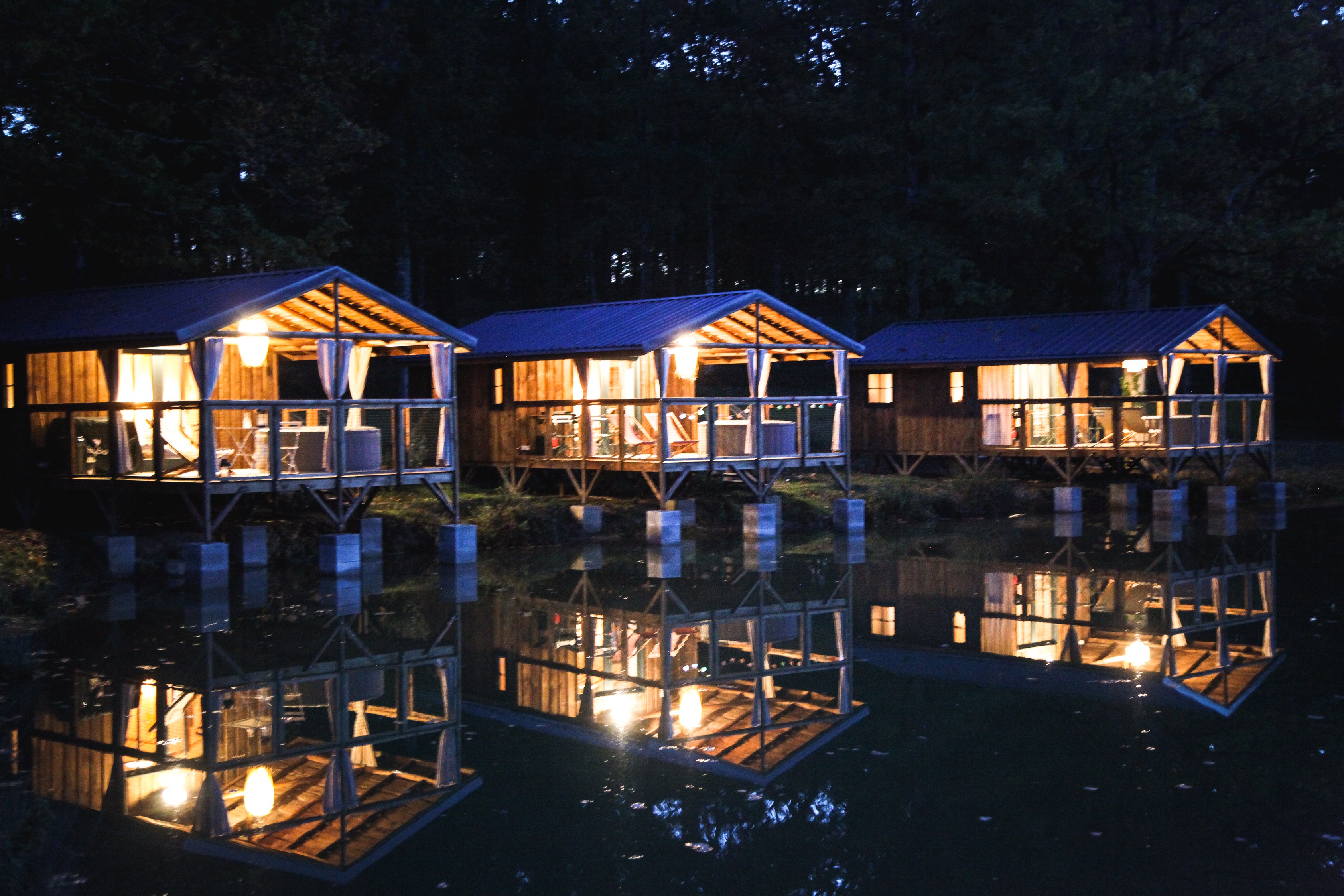 Cabane Chic Lacustre & Spa — Cabane sur pilotis avec spa à Gers à Riguepeu — cuisine