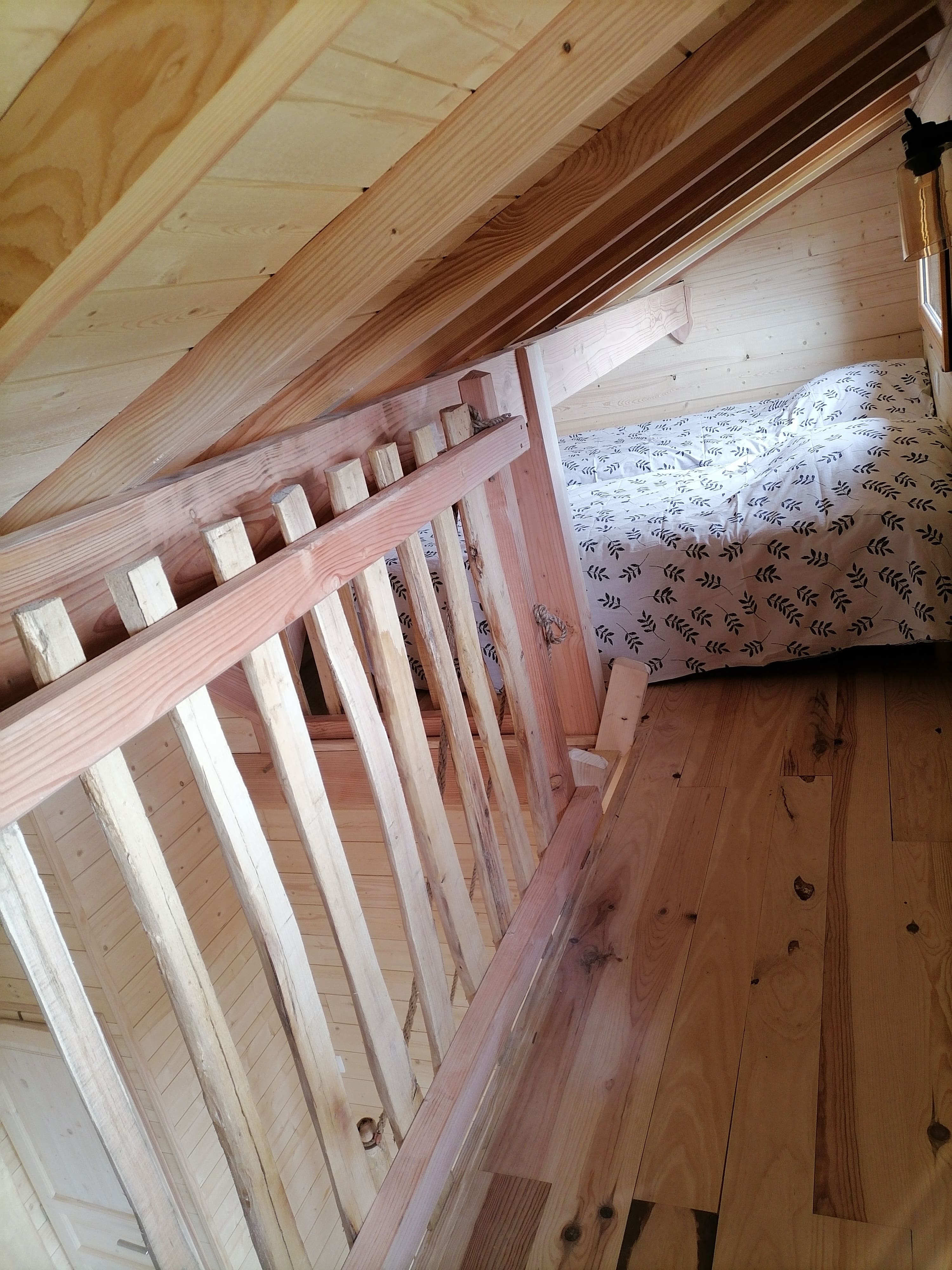 Cabane La Rastène & Spa : une évasion sur pilotis en Auvergne à Carlat — salle de bain