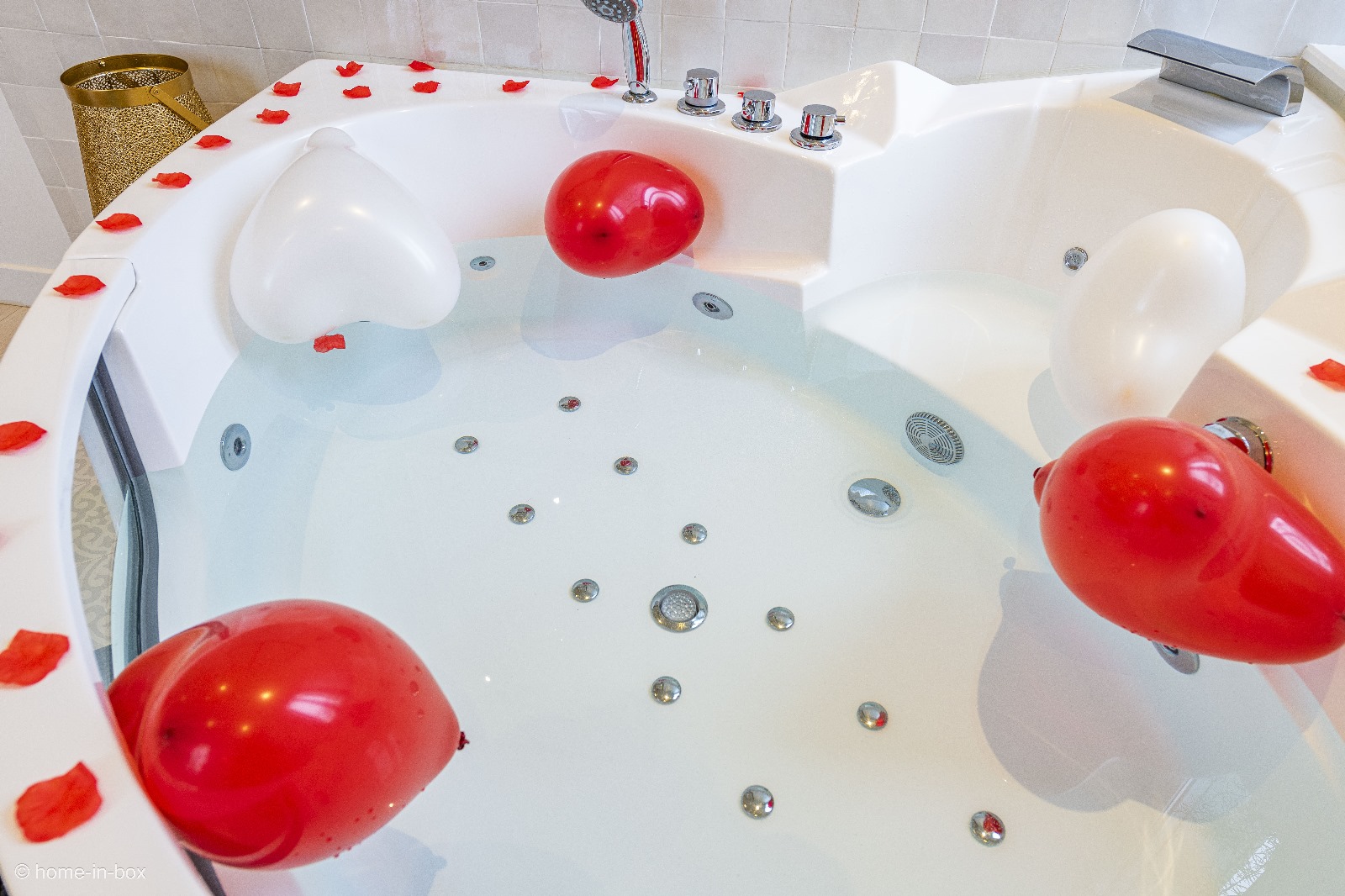 Suite 1001 nuits — Maison insolite avec Jacuzzi à Seine-et-Marne à Serris — cuisine