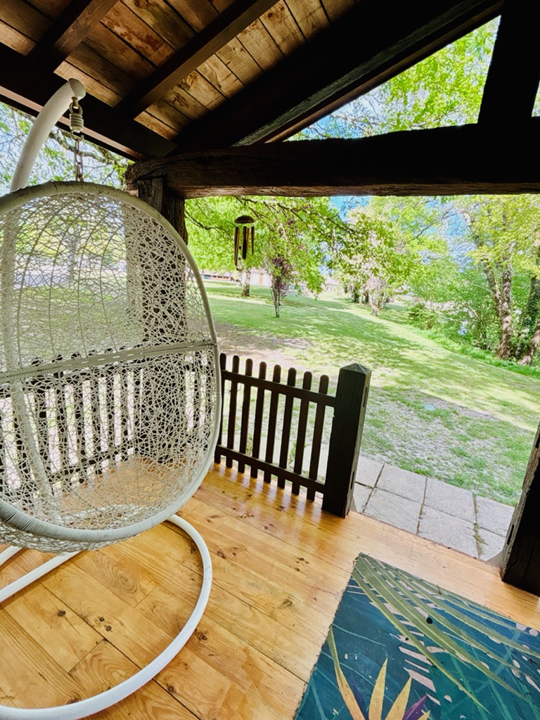 Chalet Romantique & Spa — Évasion bien-être en Gironde à Marions — environnement naturel