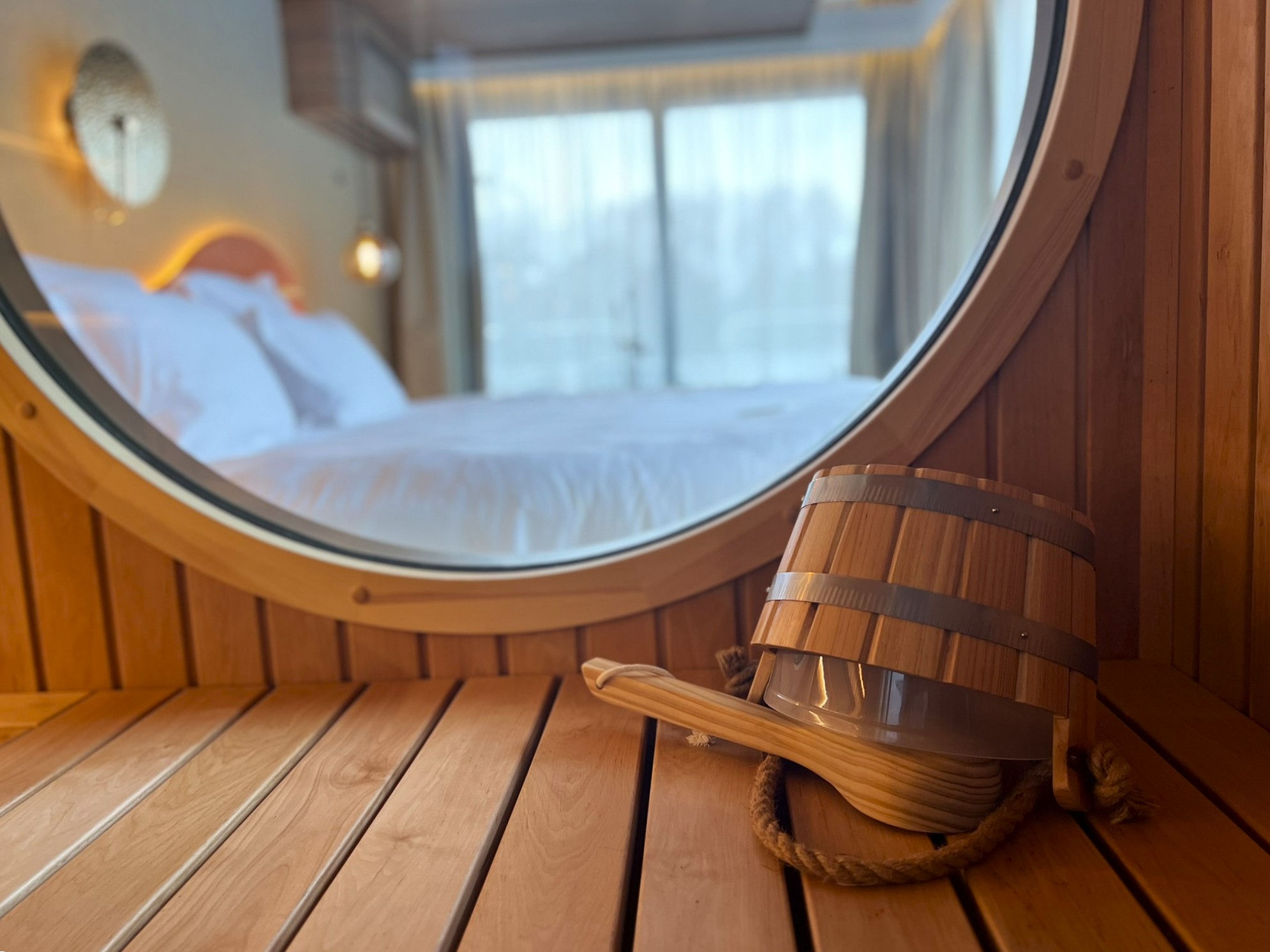 Suite flottante Panoramique — Maison insolite avec balnéo à L'Isle-Adam (Yvelines) à L'Isle-Adam — vue depuis la terrasse