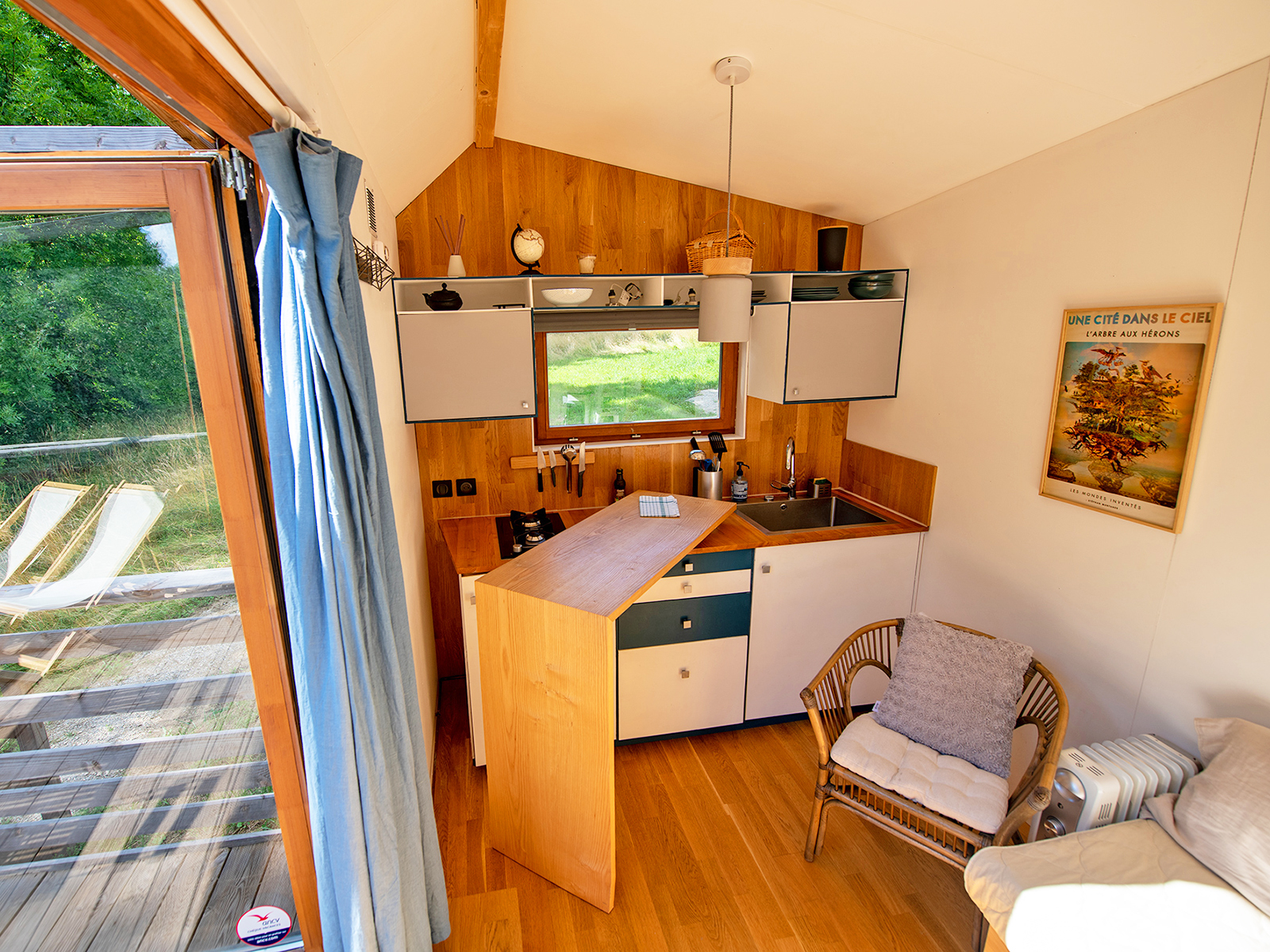 Tiny house Cascade — Évasion avec spa à 2 pas de la rivière dans le Gard à Alès — cuisine