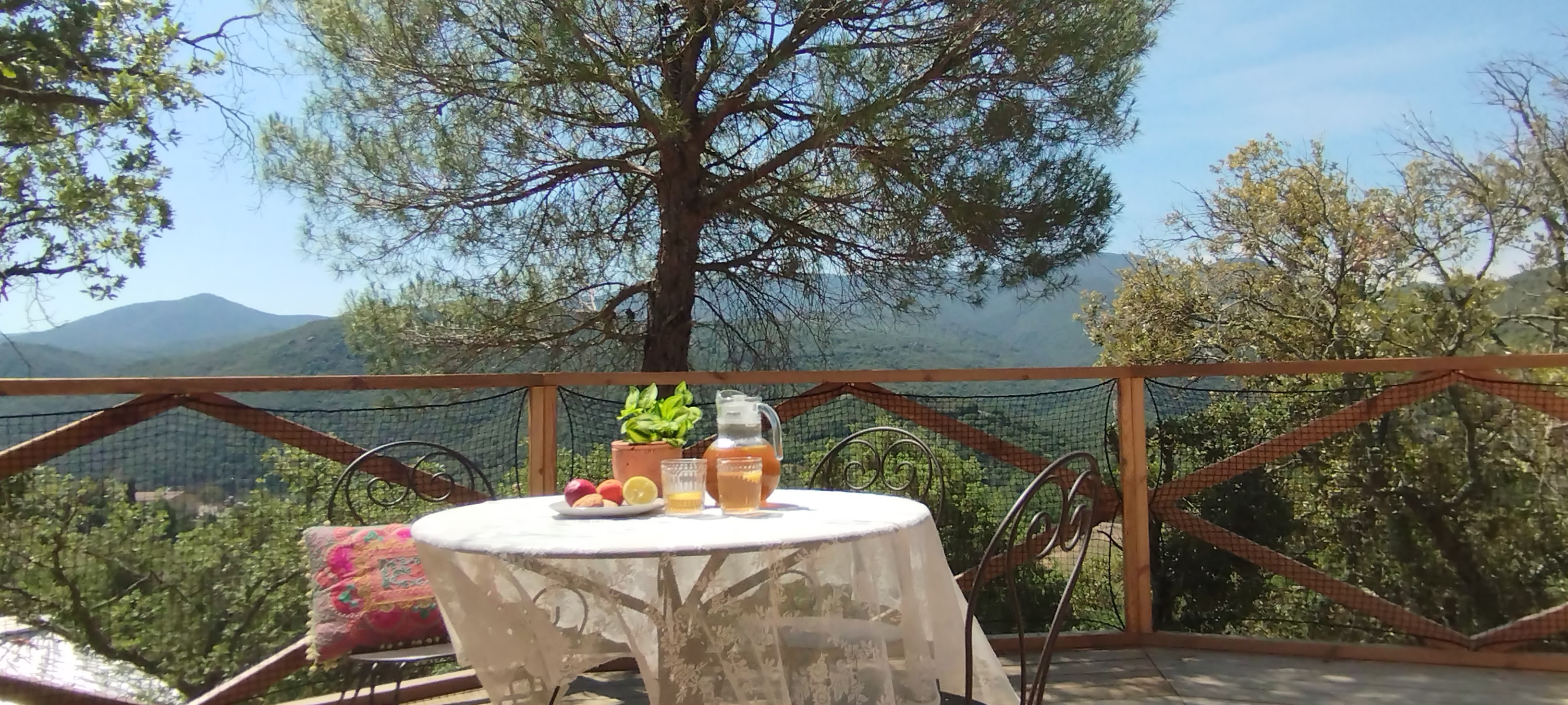 La Roulotte bohème — Roulotte avec spa à Languedoc-Roussillon à Perpignan — espace de vie