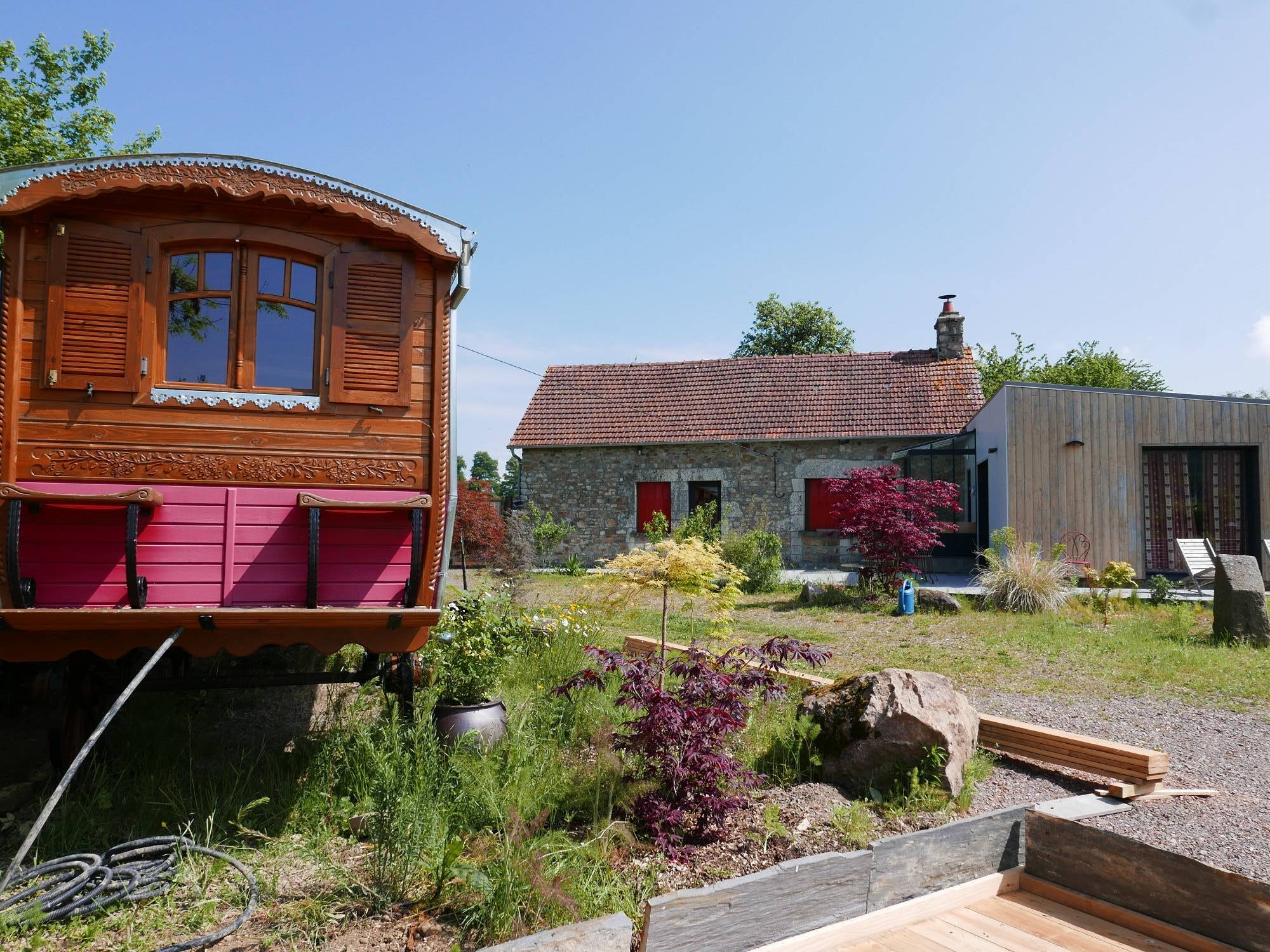 La Roulotte de Coco & Spa : un cocon de bien-être en Normandie à La Lande De Goult — espace de vie