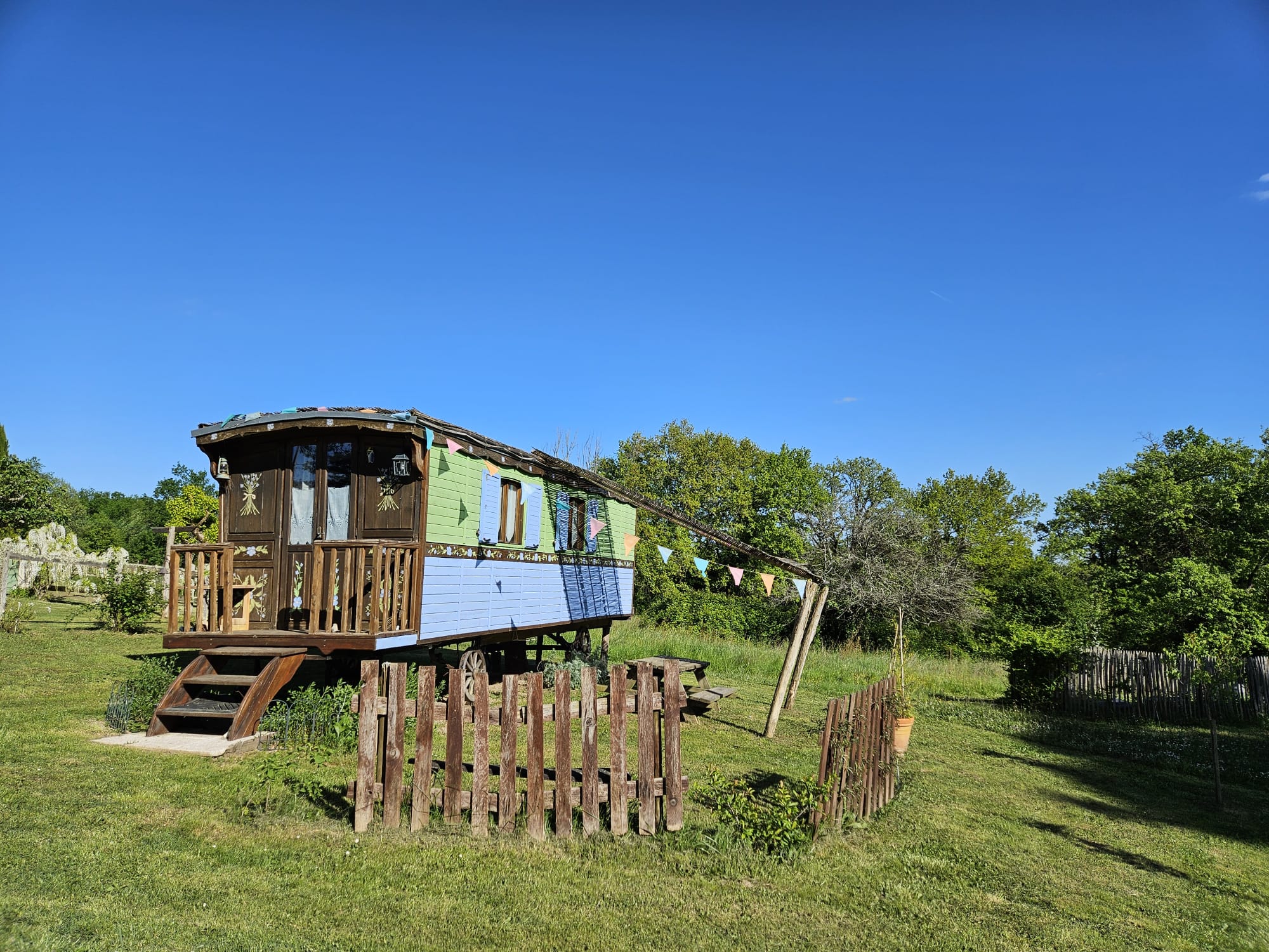 Fleur des Champs — Roulotte avec spa à Sud-Gironde à Bourdelles — cuisine