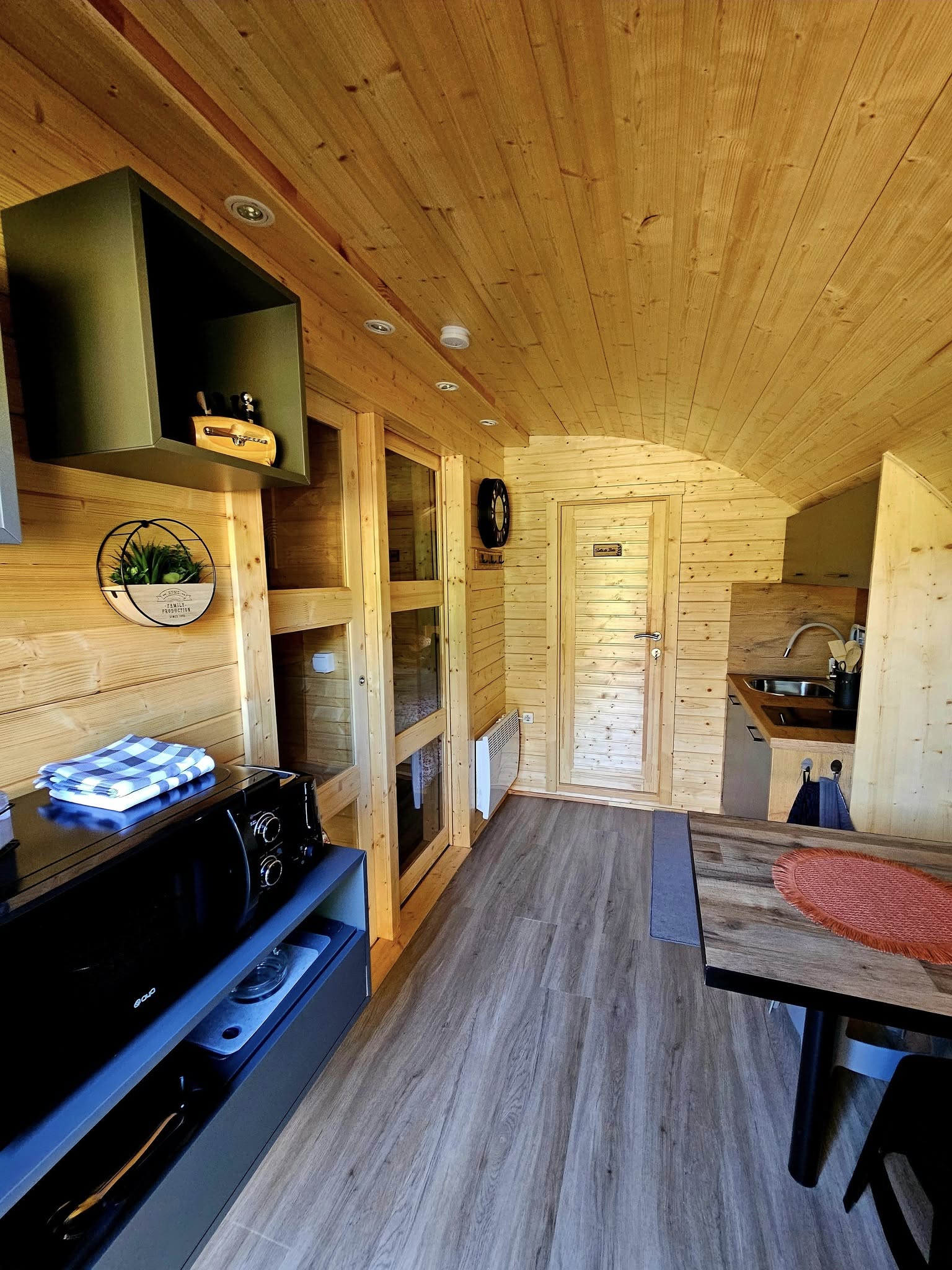 Double Pod — Hébergement insolite avec spa à Rainville (Vosges) à Rainville — espace de vie