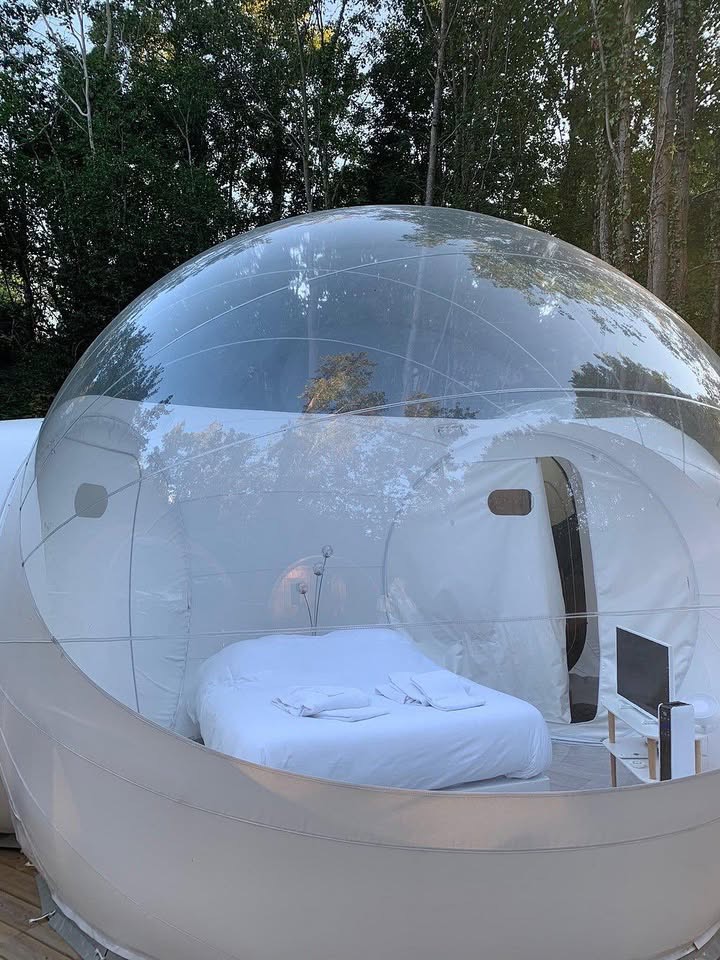 Bulle groseille & Spa — Nuit étoilée à Calvados à Noues de Sienne — chambre