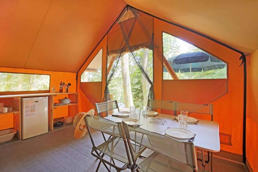 Tente Canadienne Wattwiller — Tente avec spa à Wattwiller (Haut-Rhin) à Saint-Genis-Les-Ollières — chambre