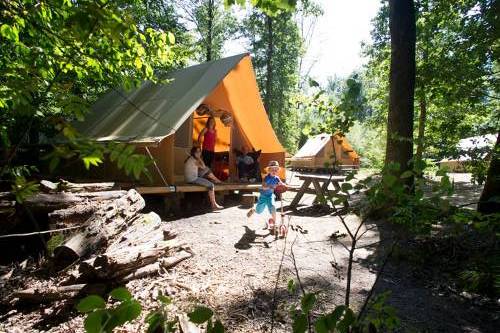 Tente canadienne immersive au cœur de Rambouillet à Rambouillet — vue intérieure