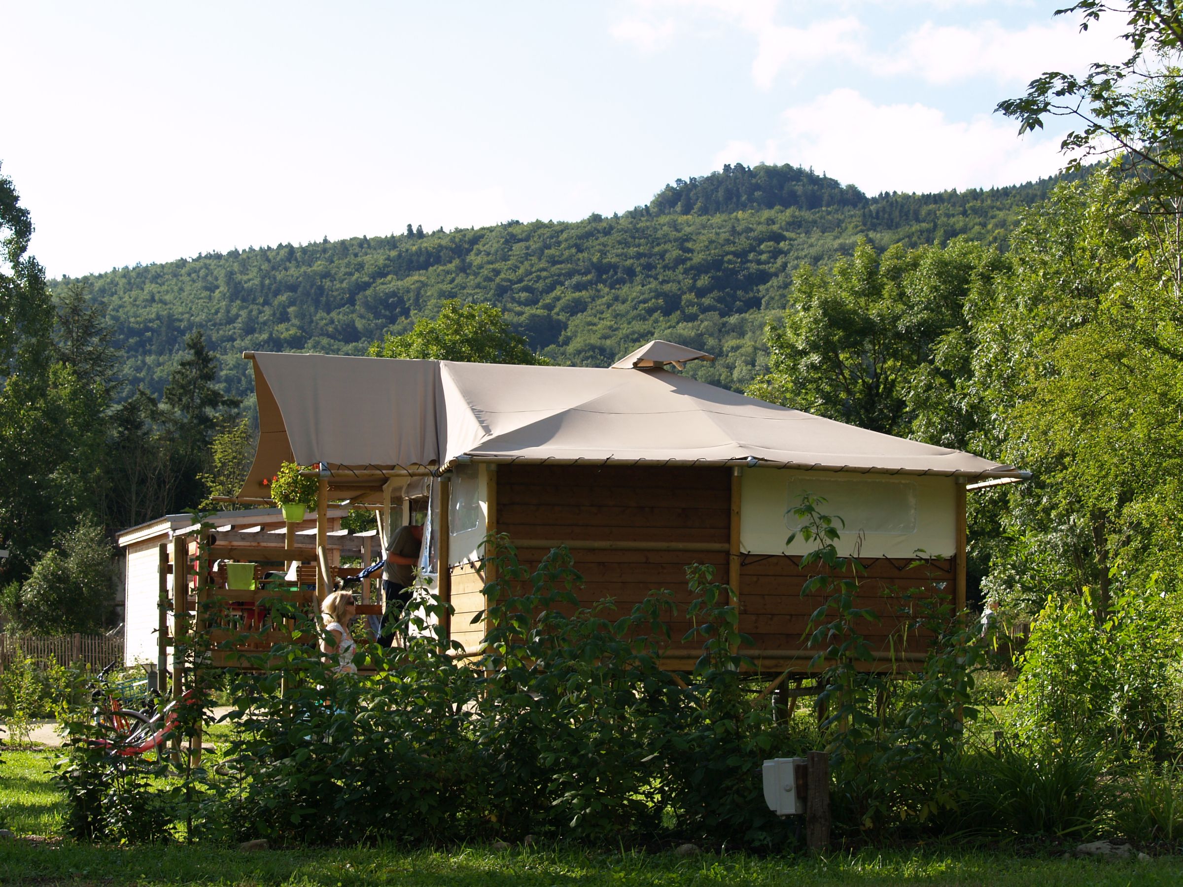 Un lodge safari au cœur de l'Auvergne — Lodge à Chamalières-Sur-Loire