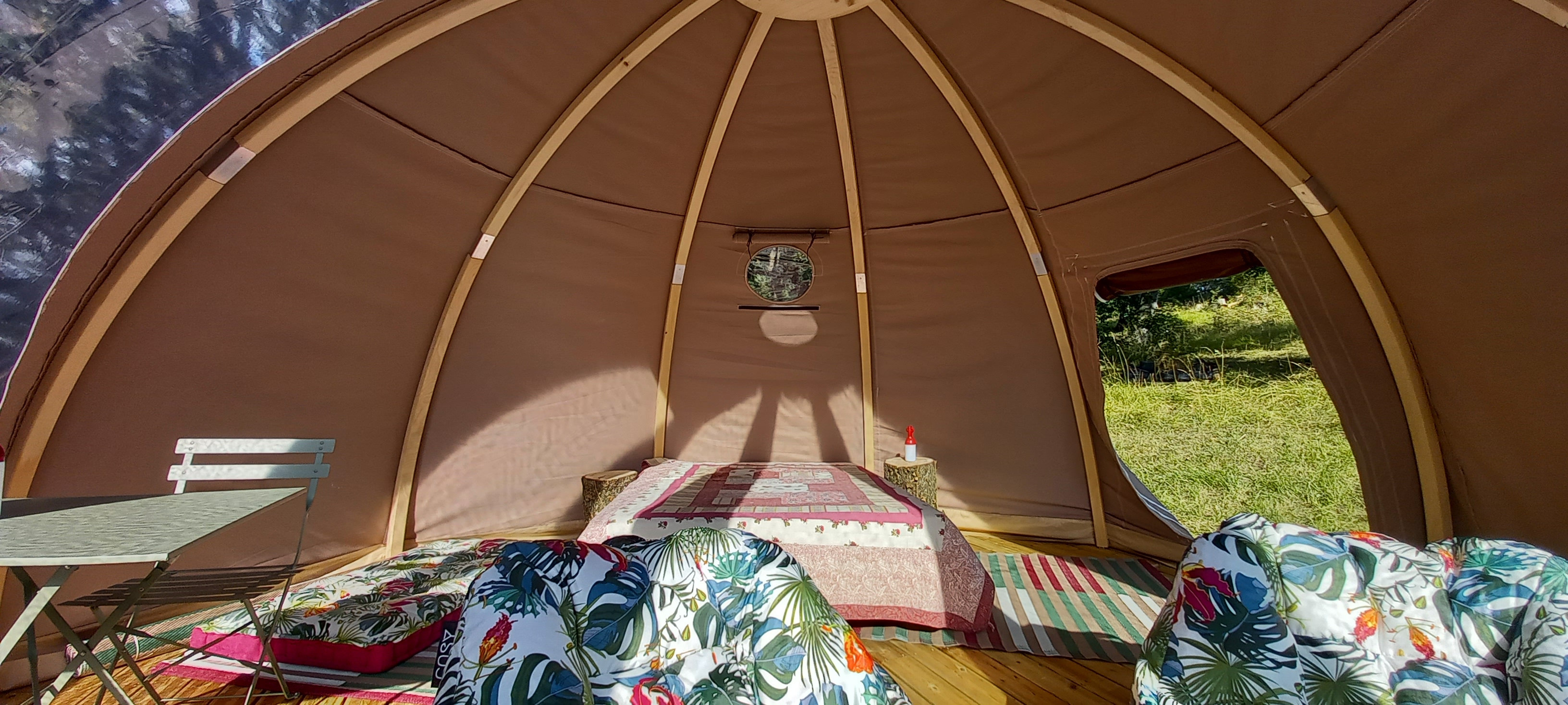 Séjournez dans une tente wigwam au cœur de la nature à Savonnières — espace de vie