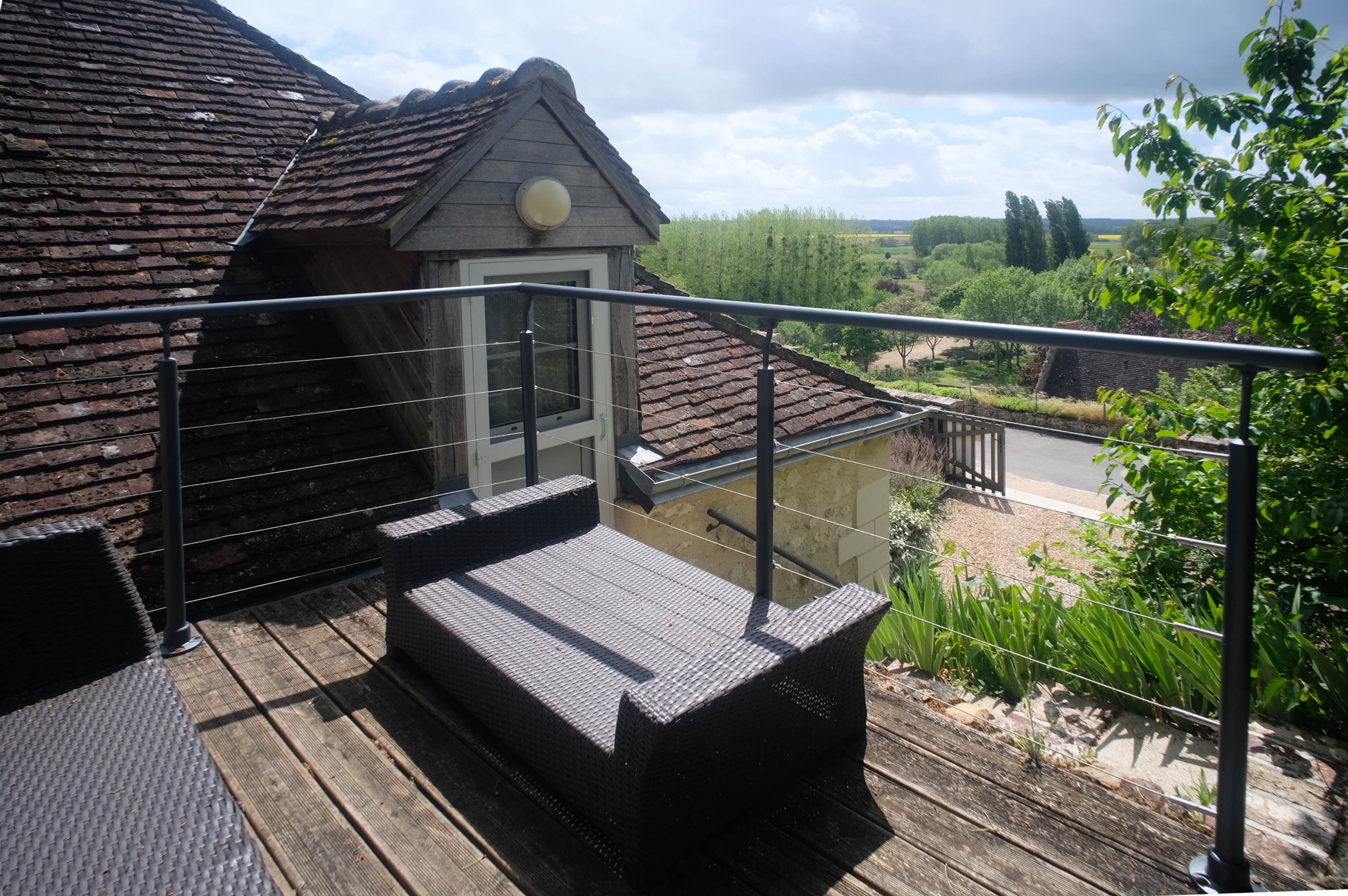 Gîte du Vieux Chai de Trôo — Maison troglodyte avec spa à Trôo à Trôo — vue depuis la terrasse