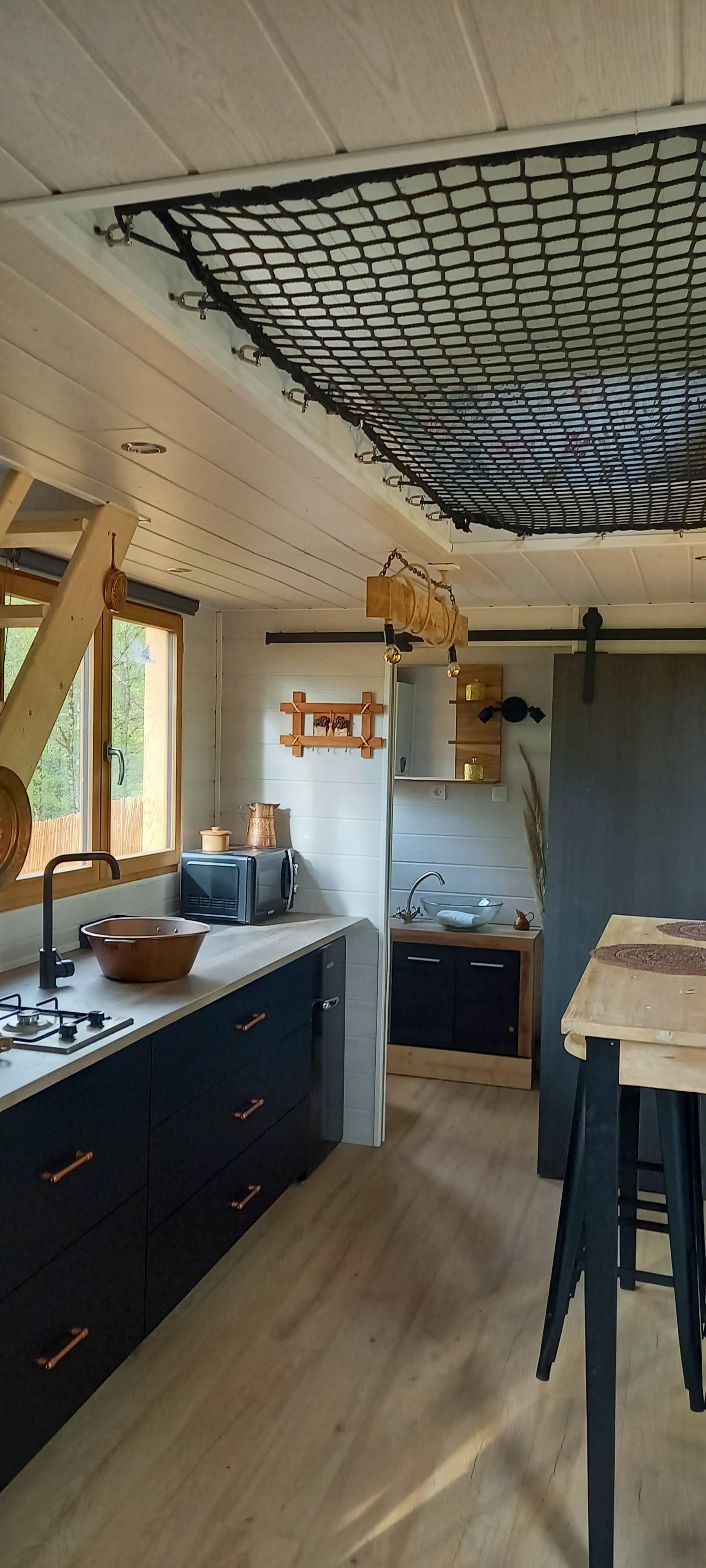 Évasion dans une tiny house avec spa en pleine nature à Figeac — salle de bain