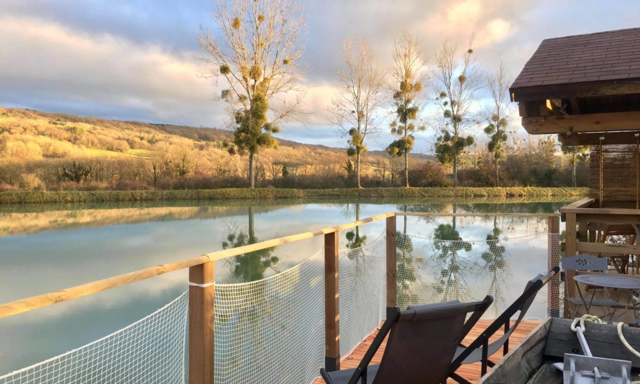 La Toue Spa Cabanée : une évasion romantique en Bourgogne à Chassey — espace de vie