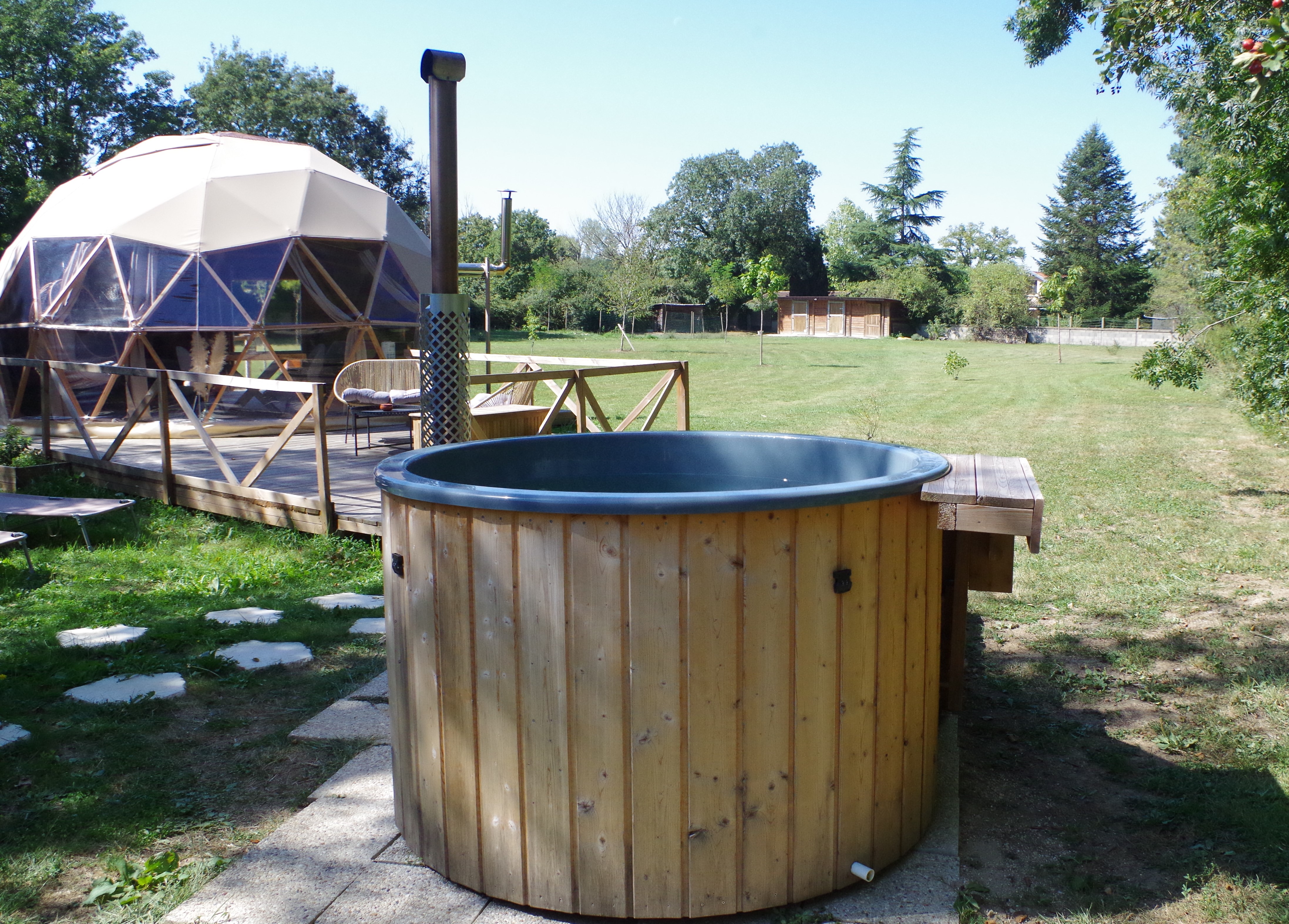 Le Grand Dôme — Nuit cocooning avec bain nordique à Ain à Druillat — salle de bain