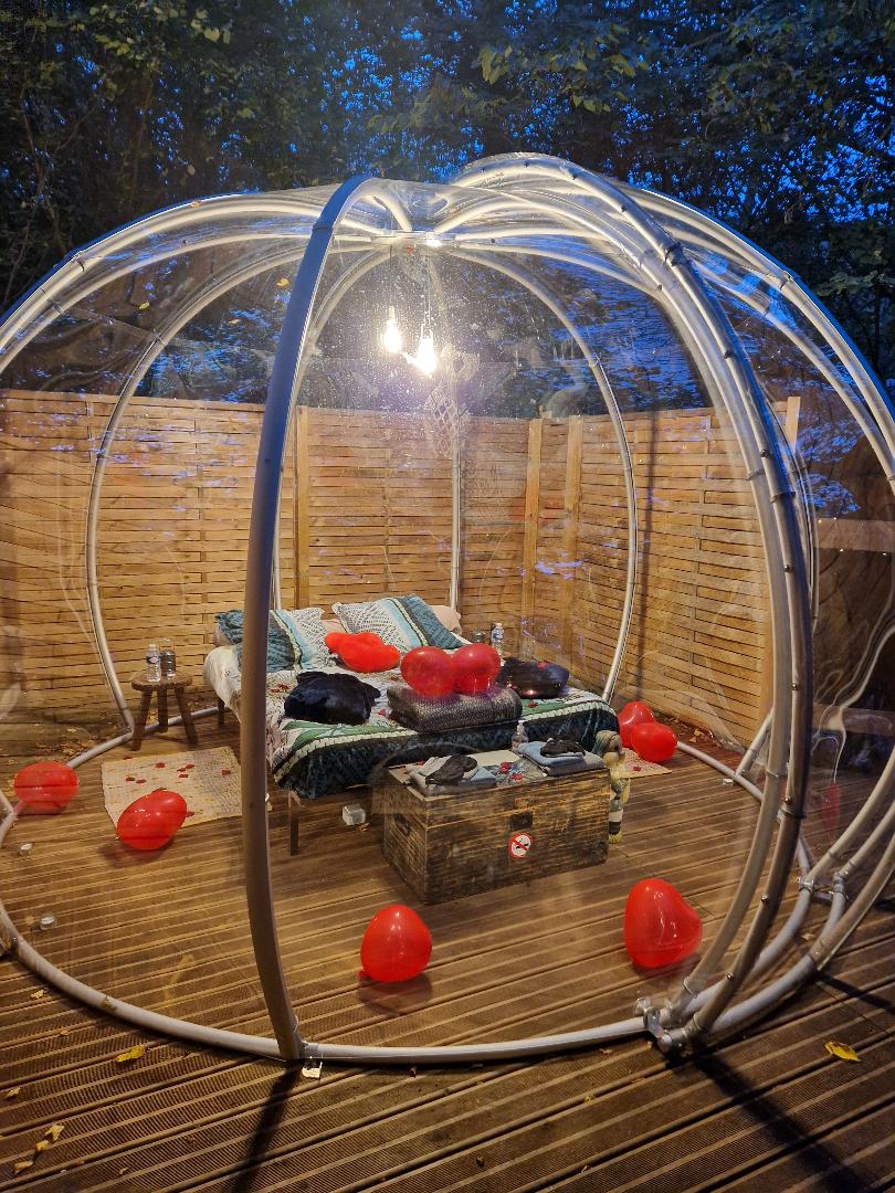 Bulle sous les étoiles : une nuit magique en Auvergne à Saint-Diery — vue intérieure
