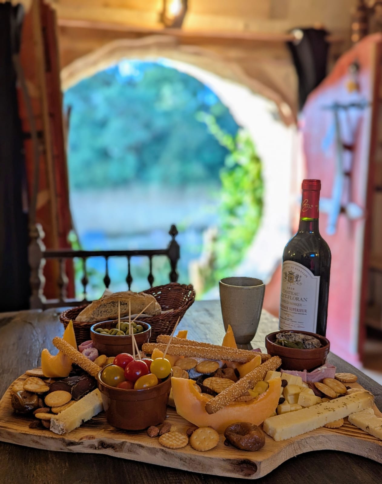 La maison Sacquet : une échappée enchantée en Limousin à Saint Sulpice Les Feuilles — chambre