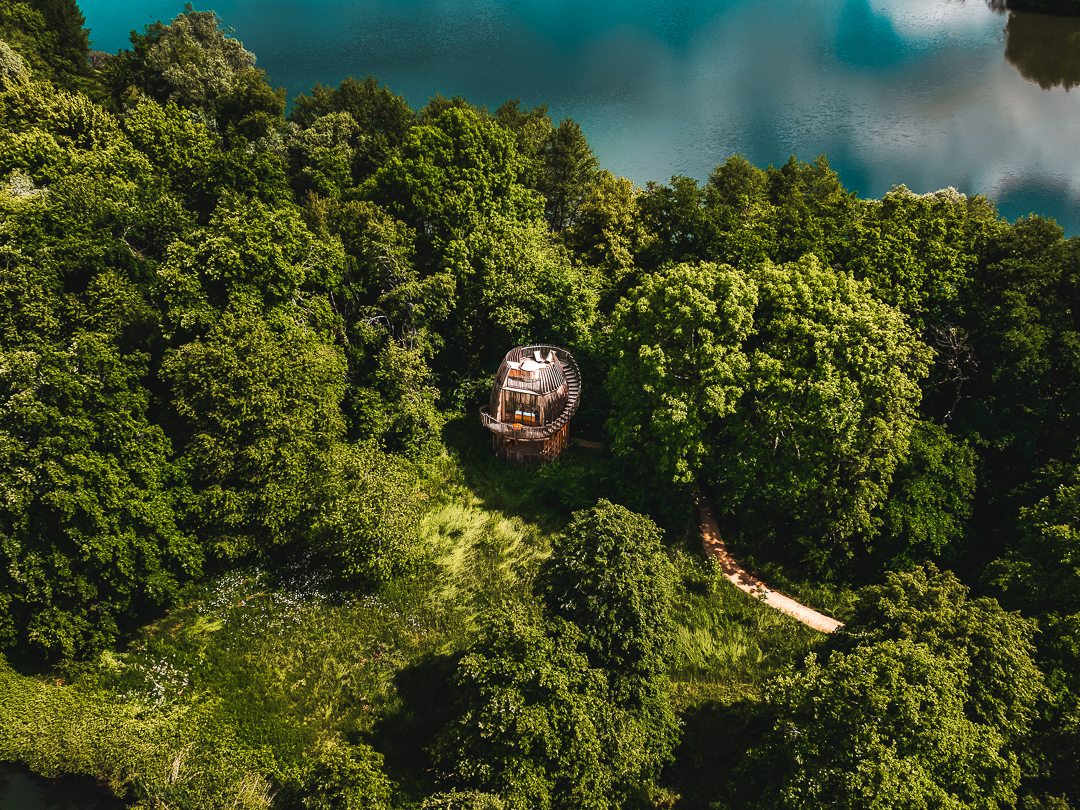 Cabane Spa Roseau : une escapade sur pilotis en Franche-Comté — Cabane à Chassey-Lès-Montbozon