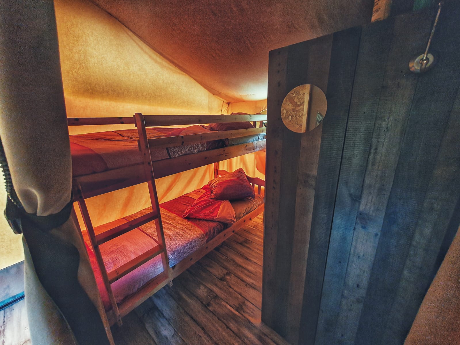 Tente Lodge Cerise : une immersion au cœur de la nature à Dun — salle de bain