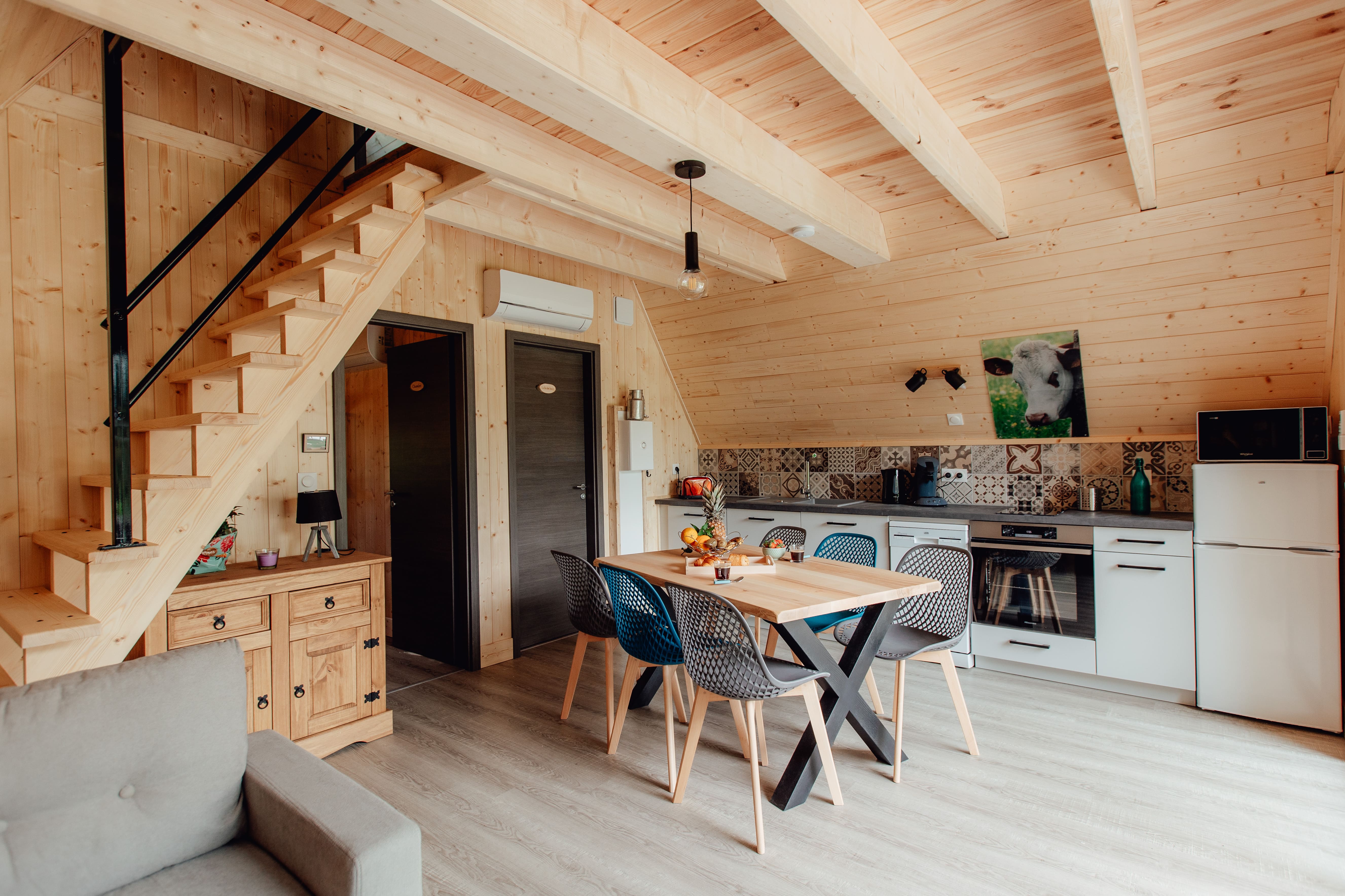 Chalet Montbeliarde : une cabane au cœur de la nature à Coyron — cuisine