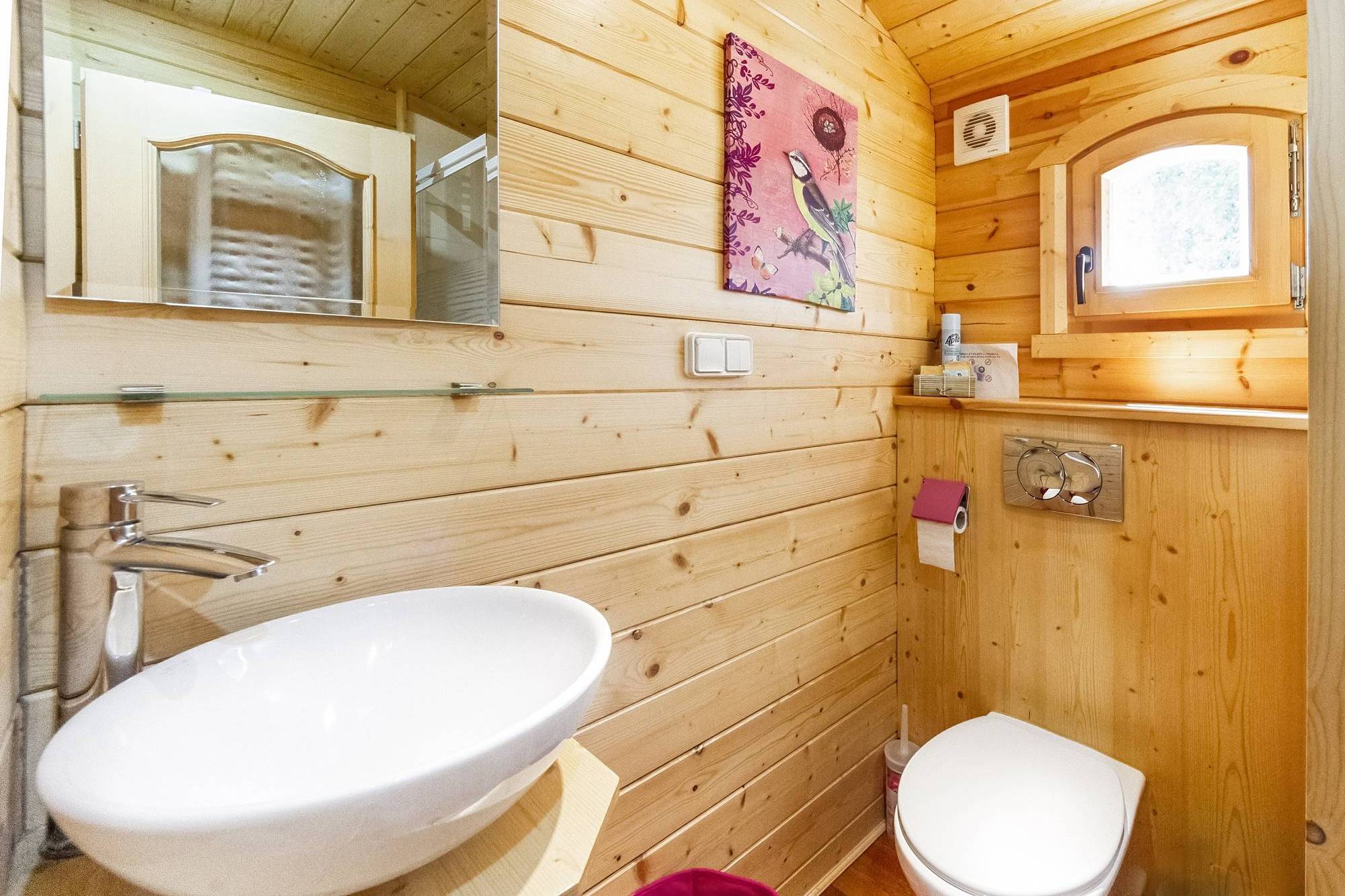La Roulotte Spa Gitane — Roulotte avec jacuzzi à Pyrénées-Orientales à Perpignan — détail architectural