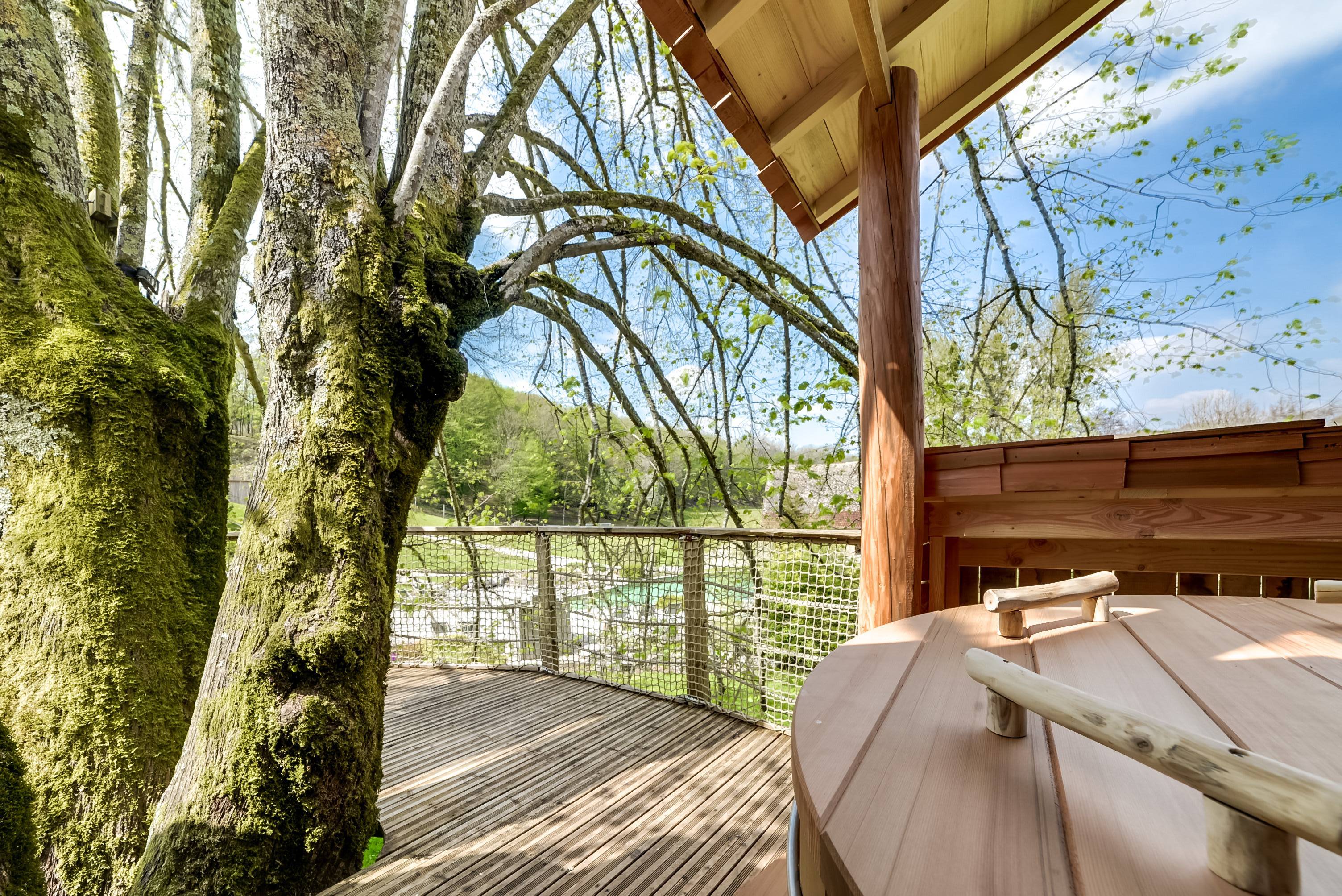 Cabane Spa des Tilleuls : une évasion dans les arbres à Corcelle-Mieslot — espace de vie