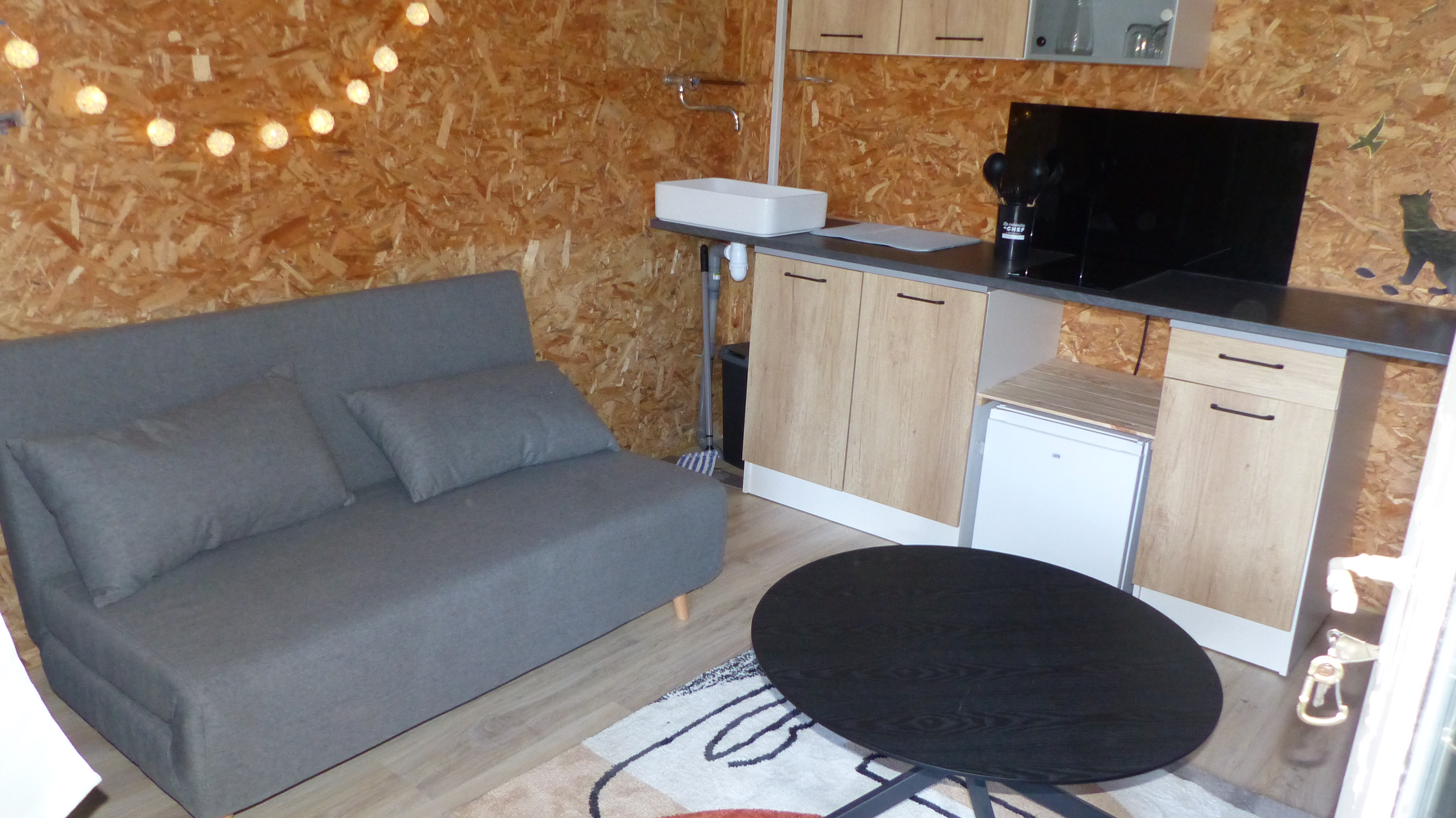 Une cabane au bord de l'eau pour une escapade paisible à Saint Pierre Eynac — salle de bain