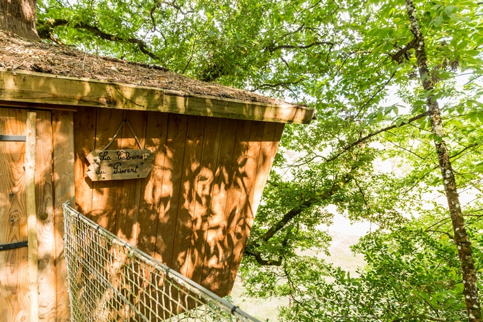Cabane Pivert — Nuit perchée à 8m dans les arbres en Mayenne à L'Orbière — chambre