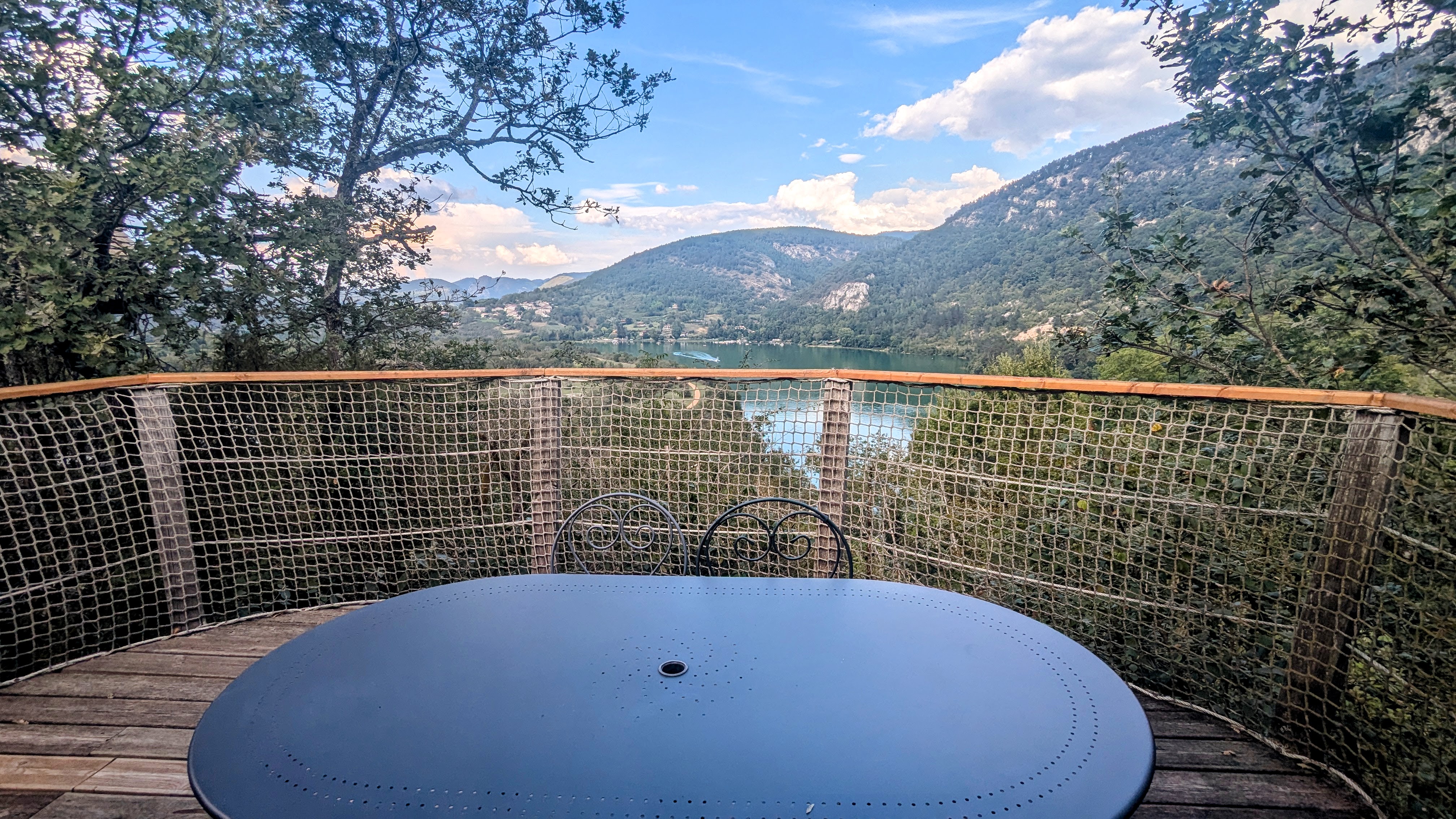 La Chênaie : une cabane sur pilotis pour une immersion en nature
