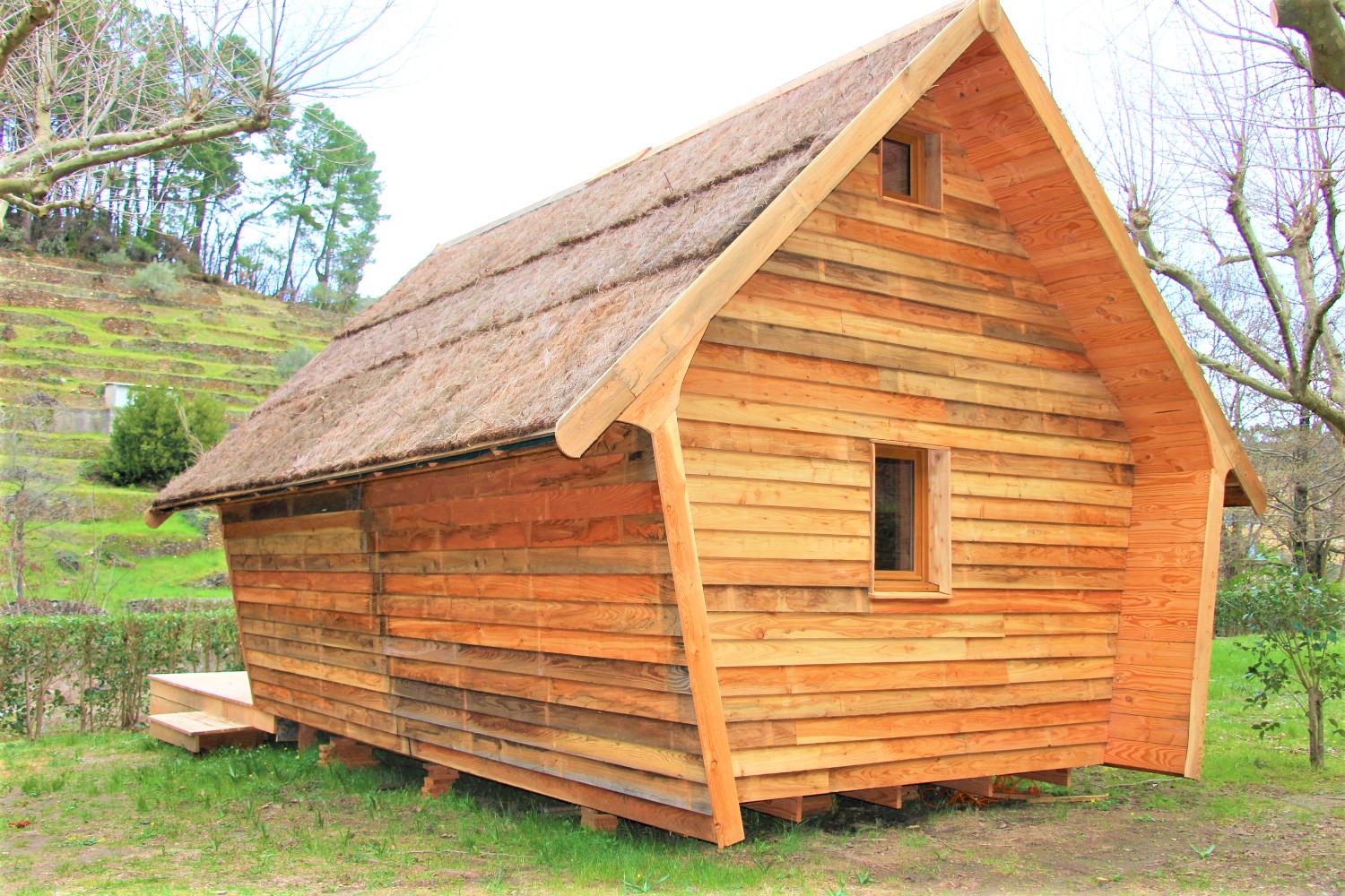 Cabane châtaigne Pellegrine : une évasion au bord de la rivière à Peyremale — détail architectural