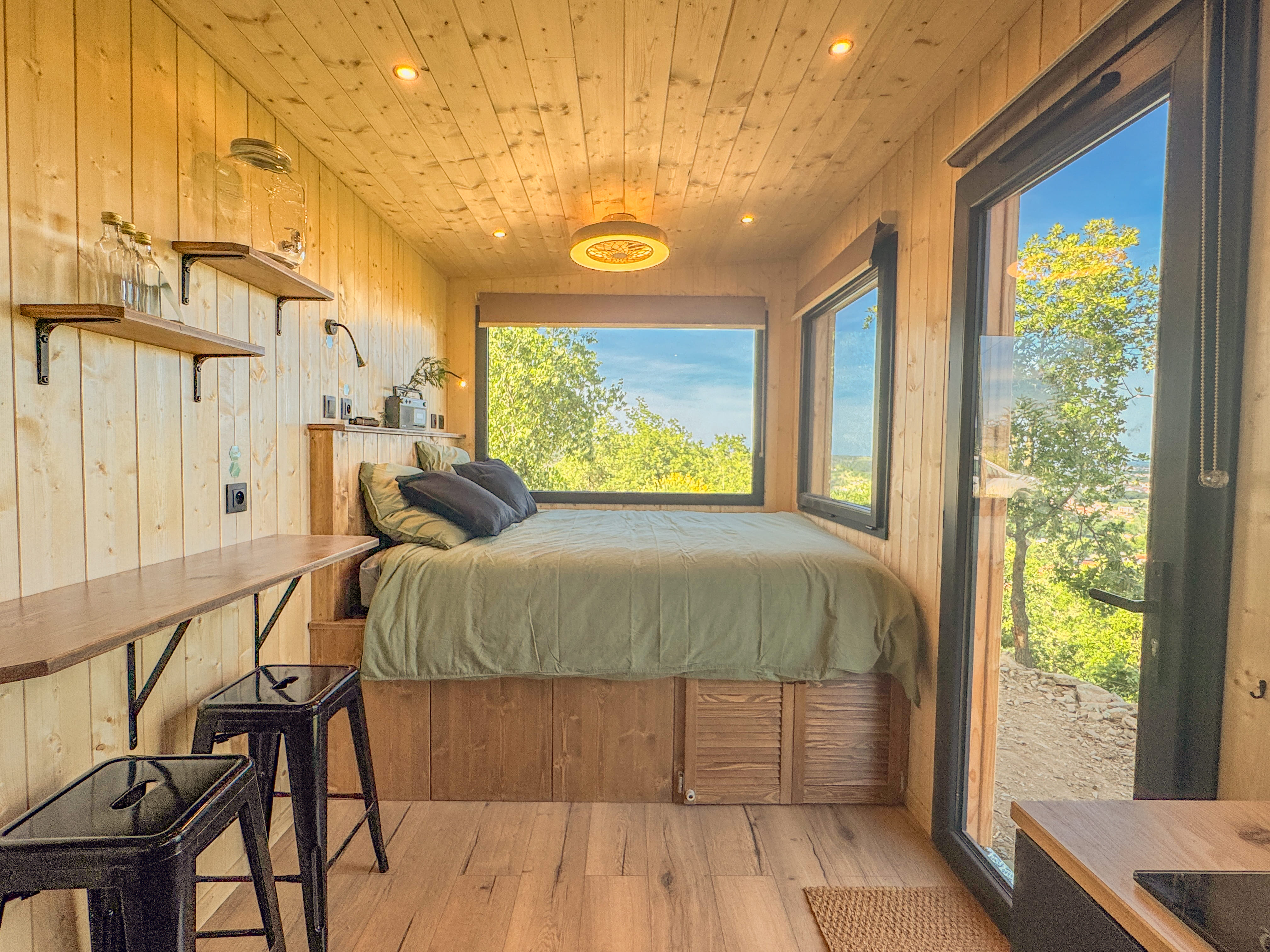 Le Paradis des Albères — Tiny House panoramique à Céret (Pyrénées-Orientales) à Céret — espace de vie
