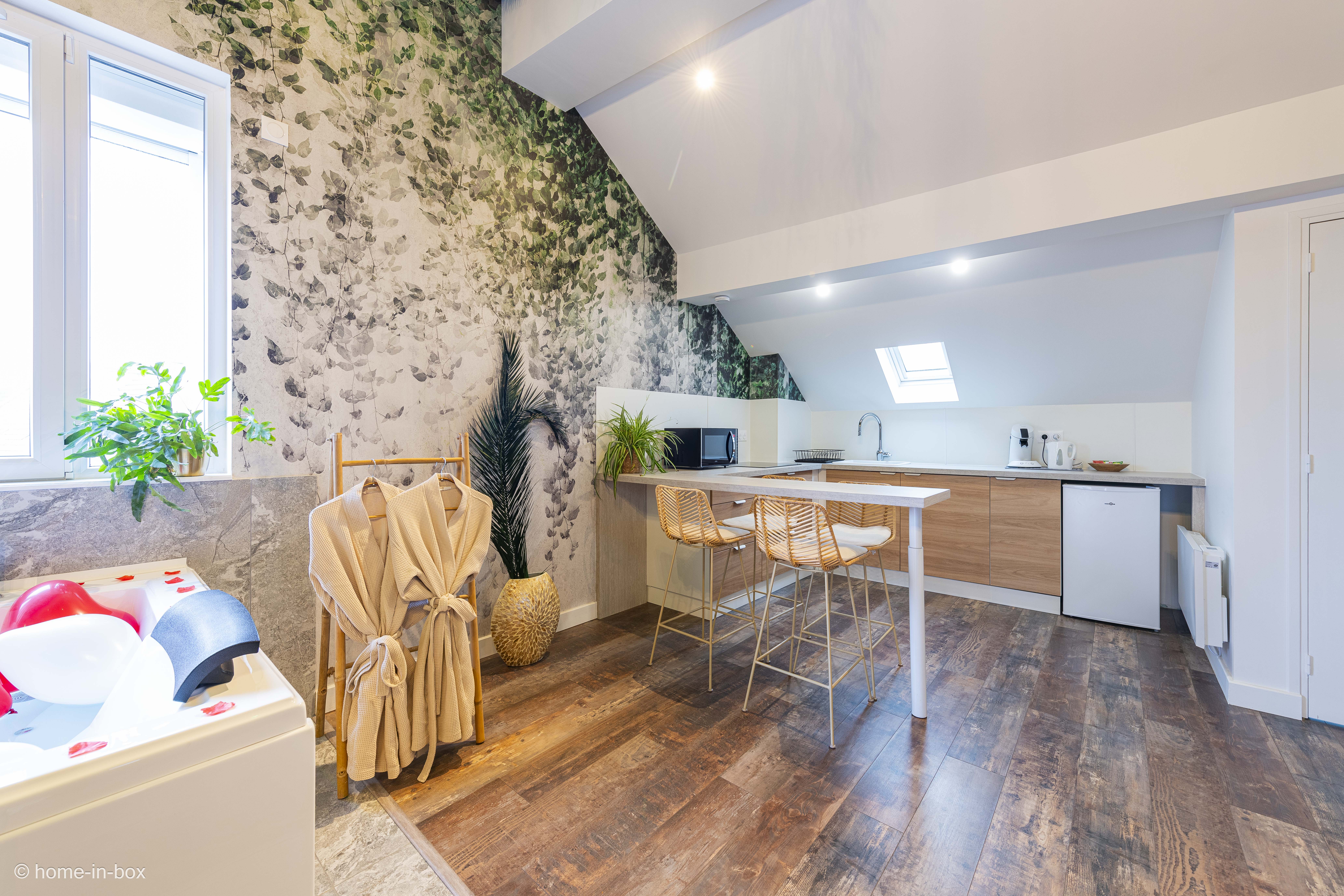 Suite Jungle Palace — Séjour romantique avec jacuzzi à Nanteuil-lès-Meaux à Nanteuil-lès-Meaux — chambre