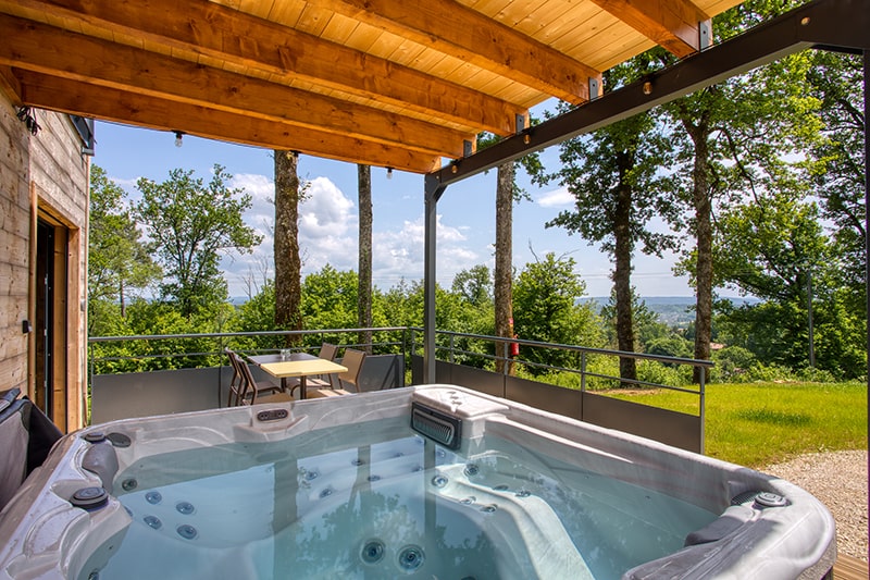 Évasion dans la Cabane Spa des Charmes en Aquitaine à Sarlat — vue intérieure