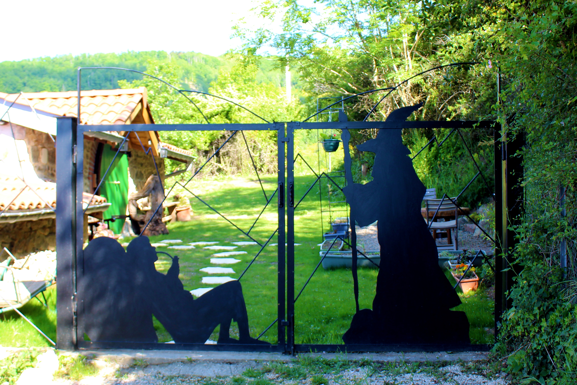 Maison de hobbit — Séjour féérique avec spa à Rhône à Quincié-en-Beaujolais — chambre