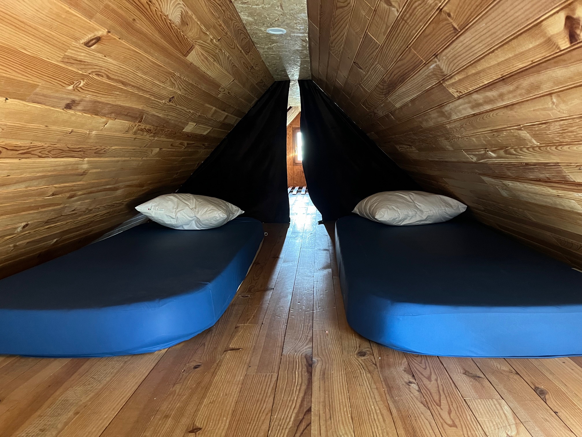 Chez Pacalo : un chalet romantique au cœur de l'Auvergne à Arlempdes — détail architectural