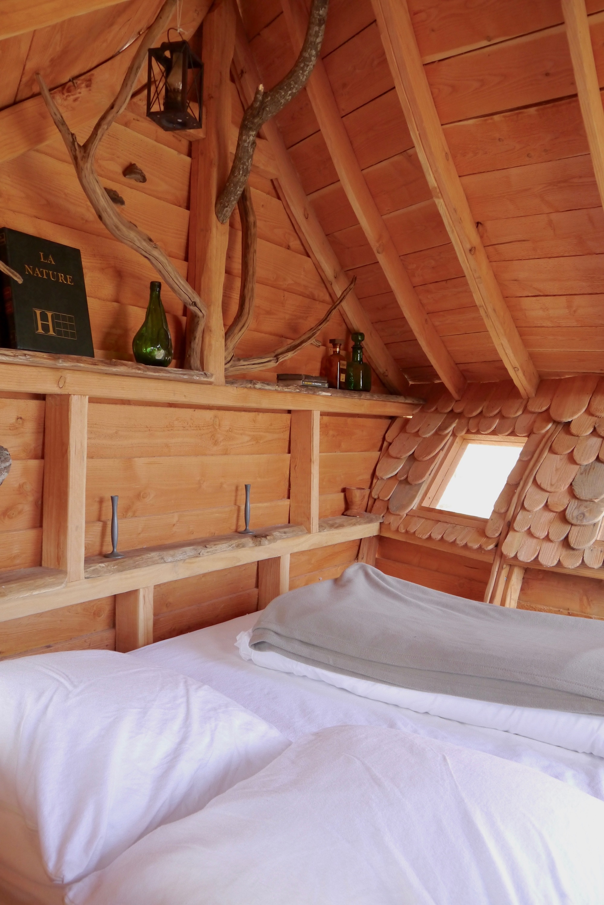 Uthando : une cabane dans les arbres au cœur de la Lorraine à Vittel — cuisine