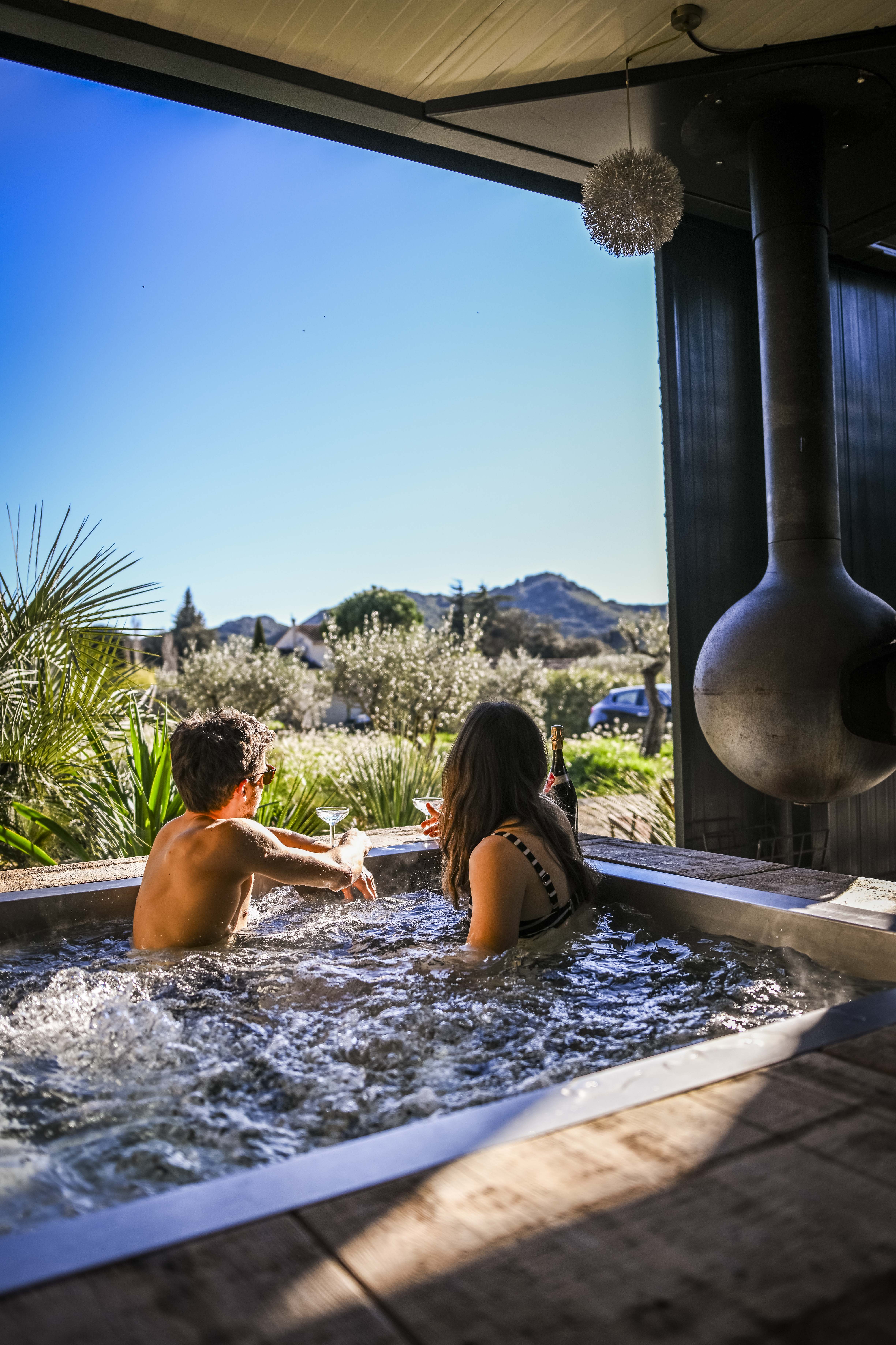 L'ASPHODELE la cabane chic — Séjour avec spa à 2 personnes dans le Gard à Alès — espace de vie