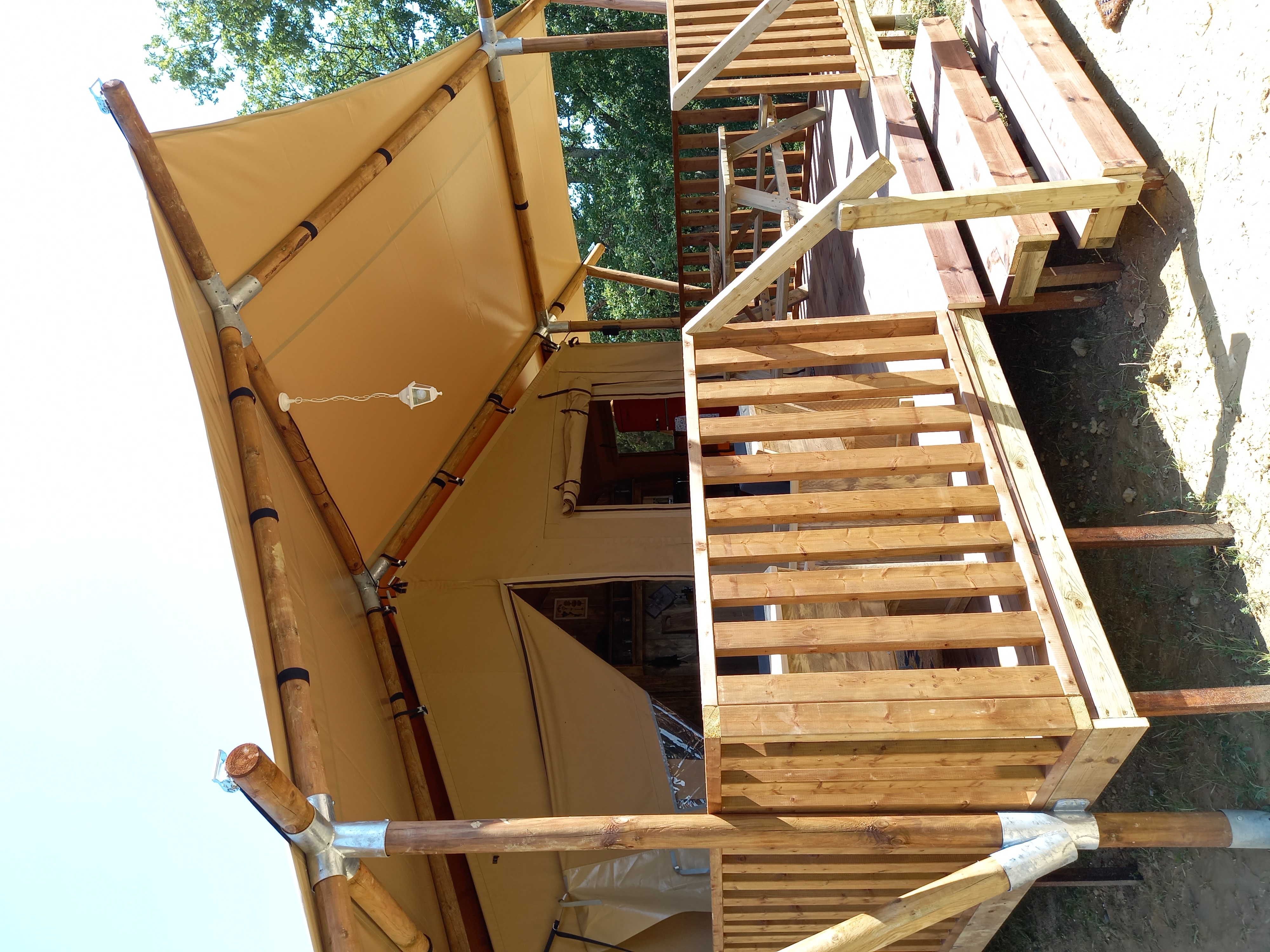 Ecolodge Sunshine : un refuge safari au cœur des Midi-Pyrénées à Biran — vue intérieure