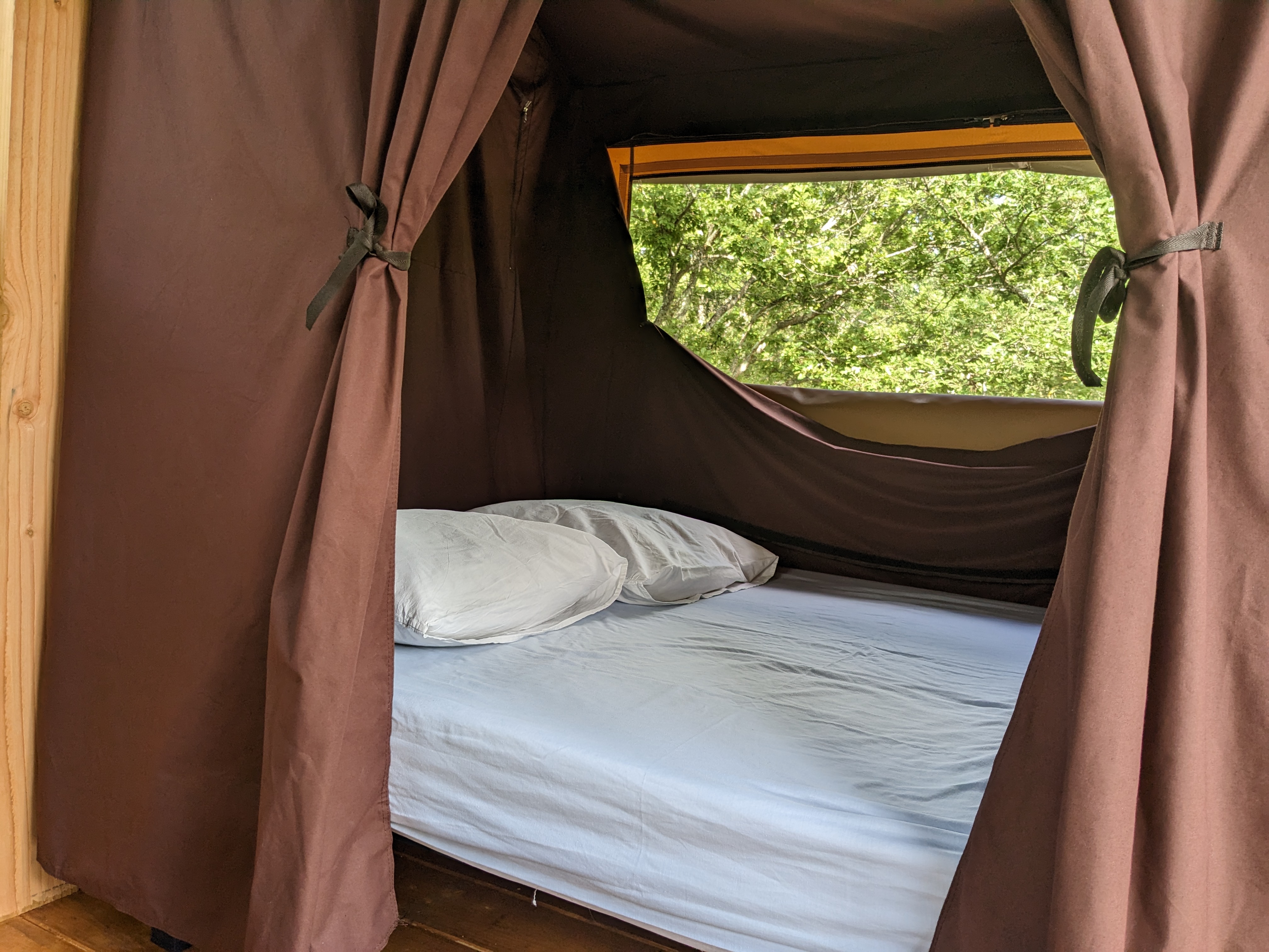 Cabane sur pilotis avec piscine et vue imprenable à Belloc — vue intérieure