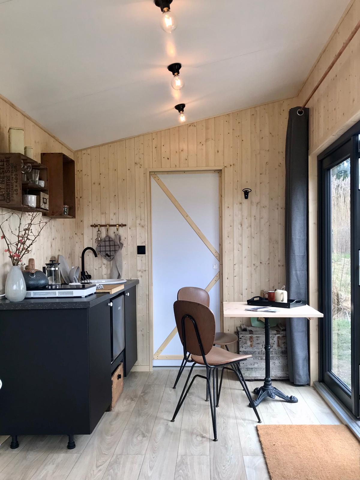 Tiny house moderne au cœur du Morvan à Bussières — salle de bain