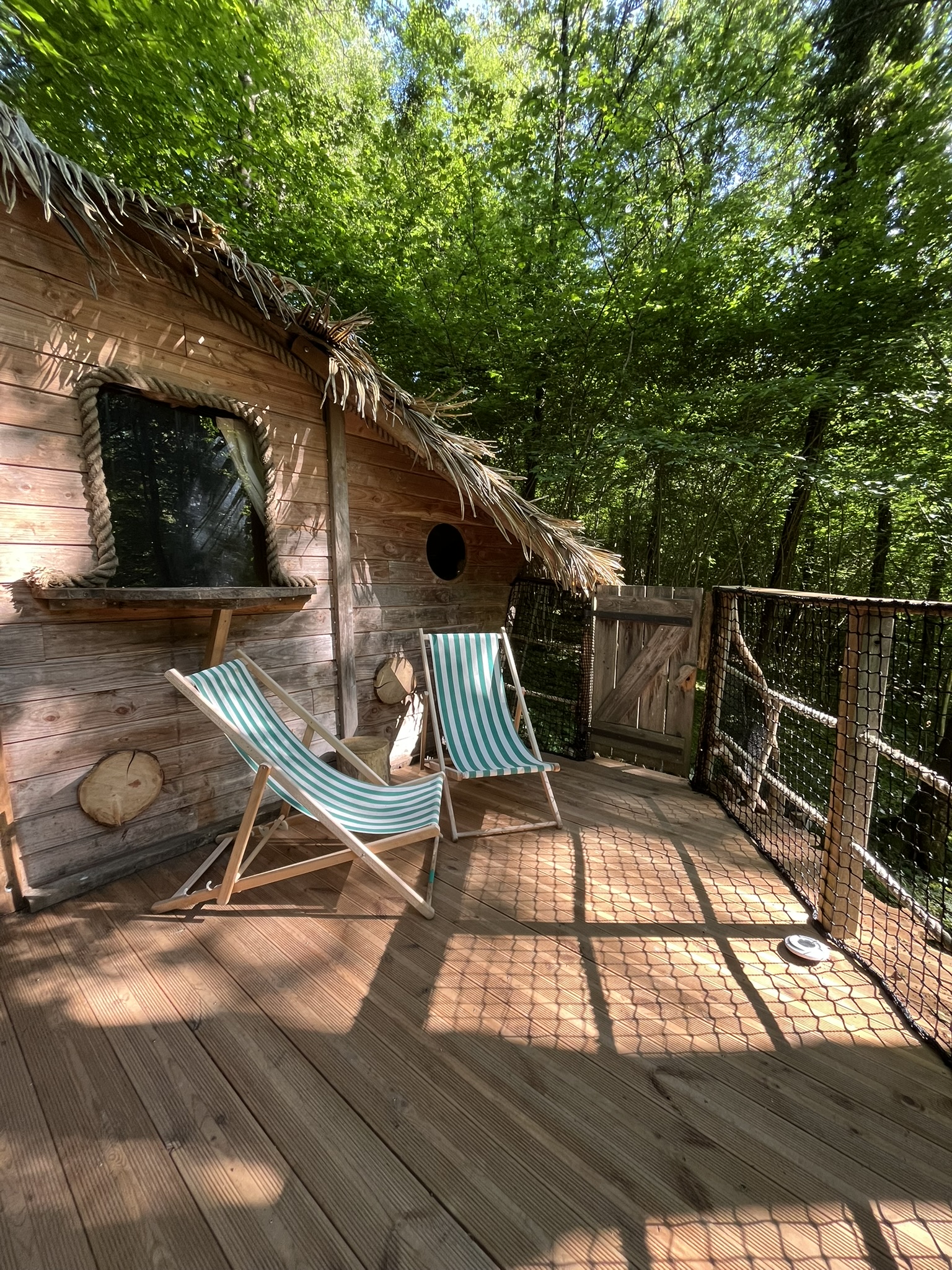 Soleil Royal : une cabane perchée au cœur de la nature normande à St Germain Des Essourts — vue intérieure