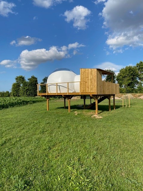La Bulle de la fée Viviane : une expérience insolite en Bretagne à Boisgervilly — chambre
