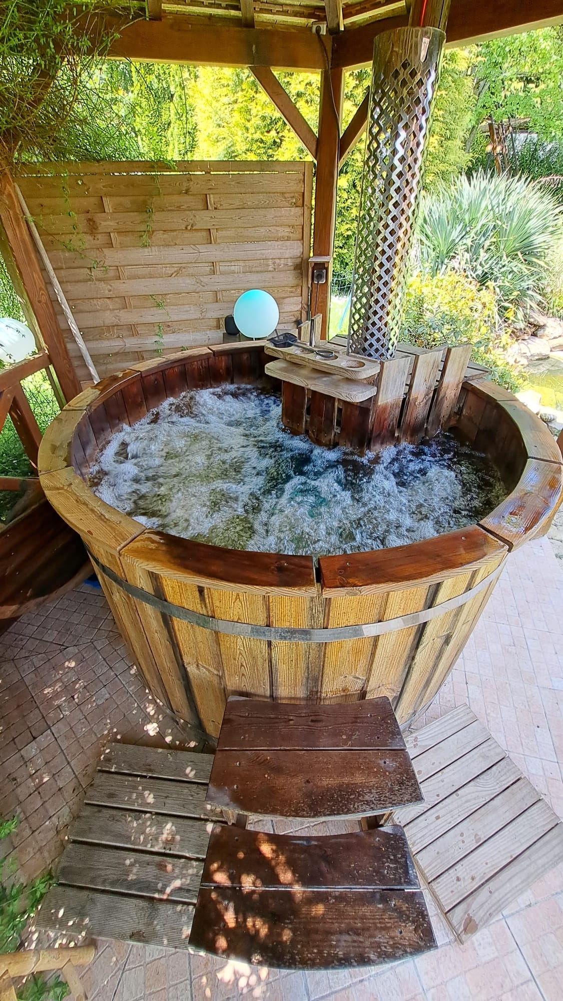 La Cabane du Charme : une expérience suspendue dans les arbres à Chamigny — vue intérieure