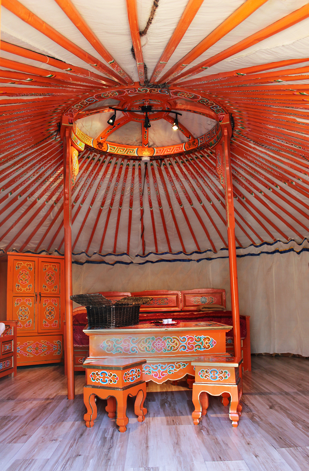 Yourte Mongole n°1 — Hébergement insolite avec spa à Dienné à Dienné — espace de vie