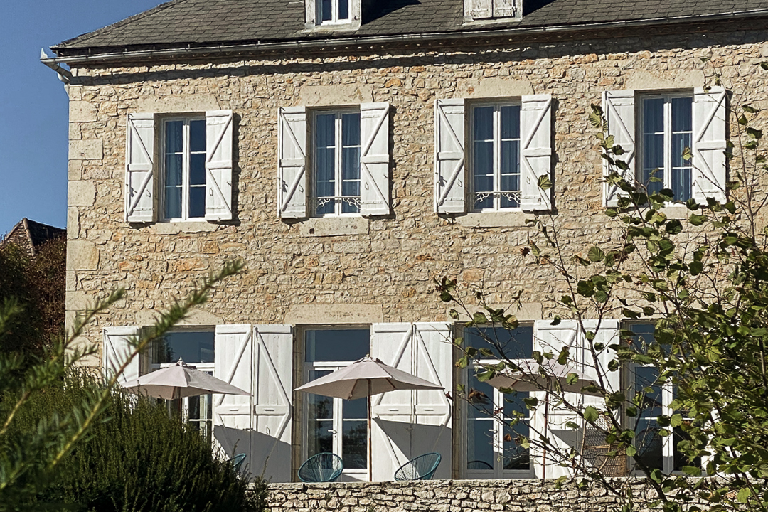 Suite Pierre de Lune — Maison insolite avec cheminée à Gramat (Lot) à Gramat — vue depuis la terrasse