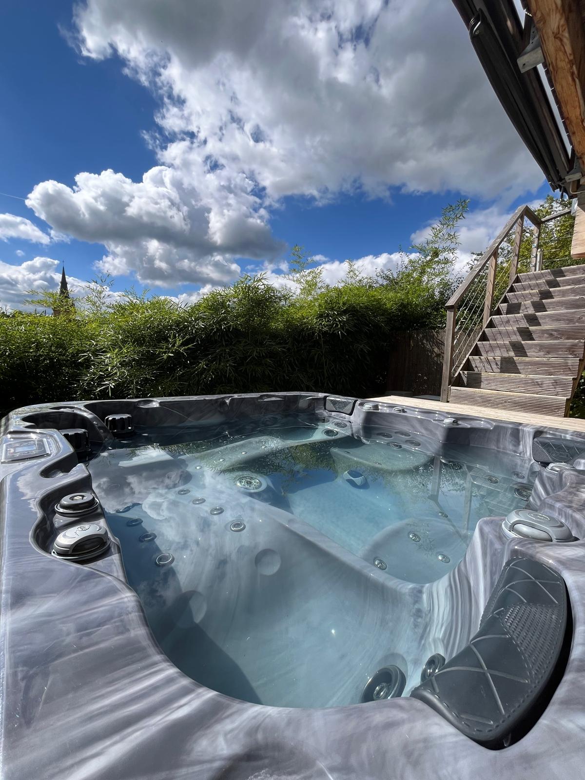 L’Abri du Château — Détente avec spa à Jarnioux (Rhône) à Porte des Pierres Dorées — salle de bain