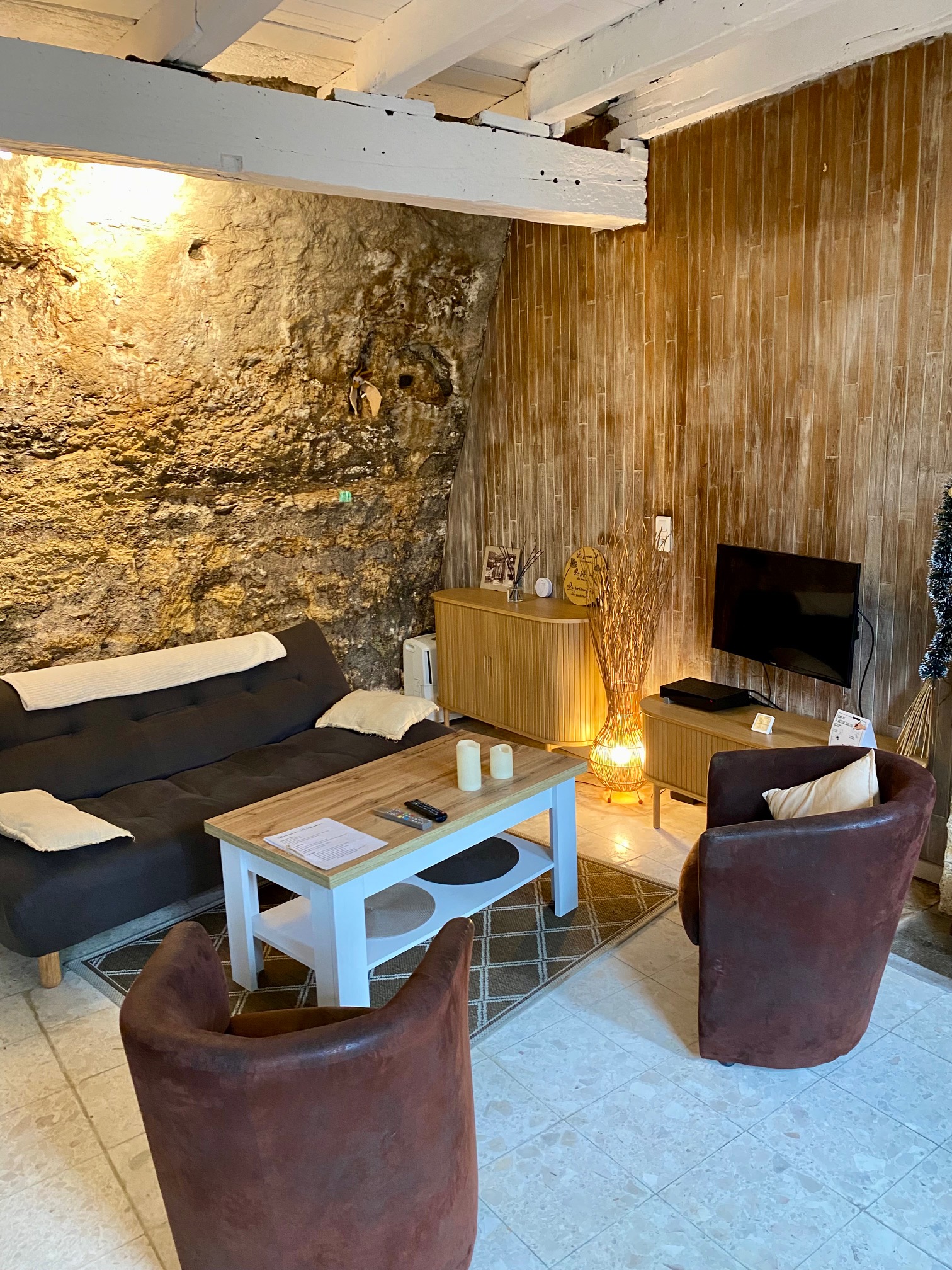 La maison troglodyte de la Lézardière — Hébergement insolite avec spa en Dordogne