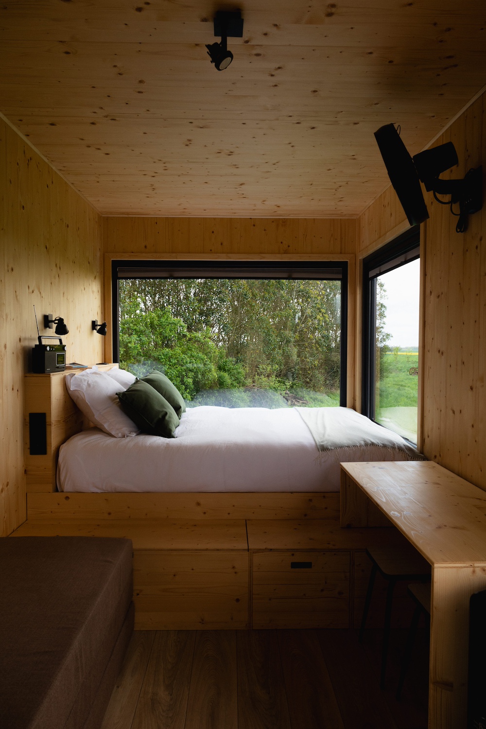Une escapade insolite dans une Tiny House moderne à 50 min de Paris à Gressey — vue intérieure