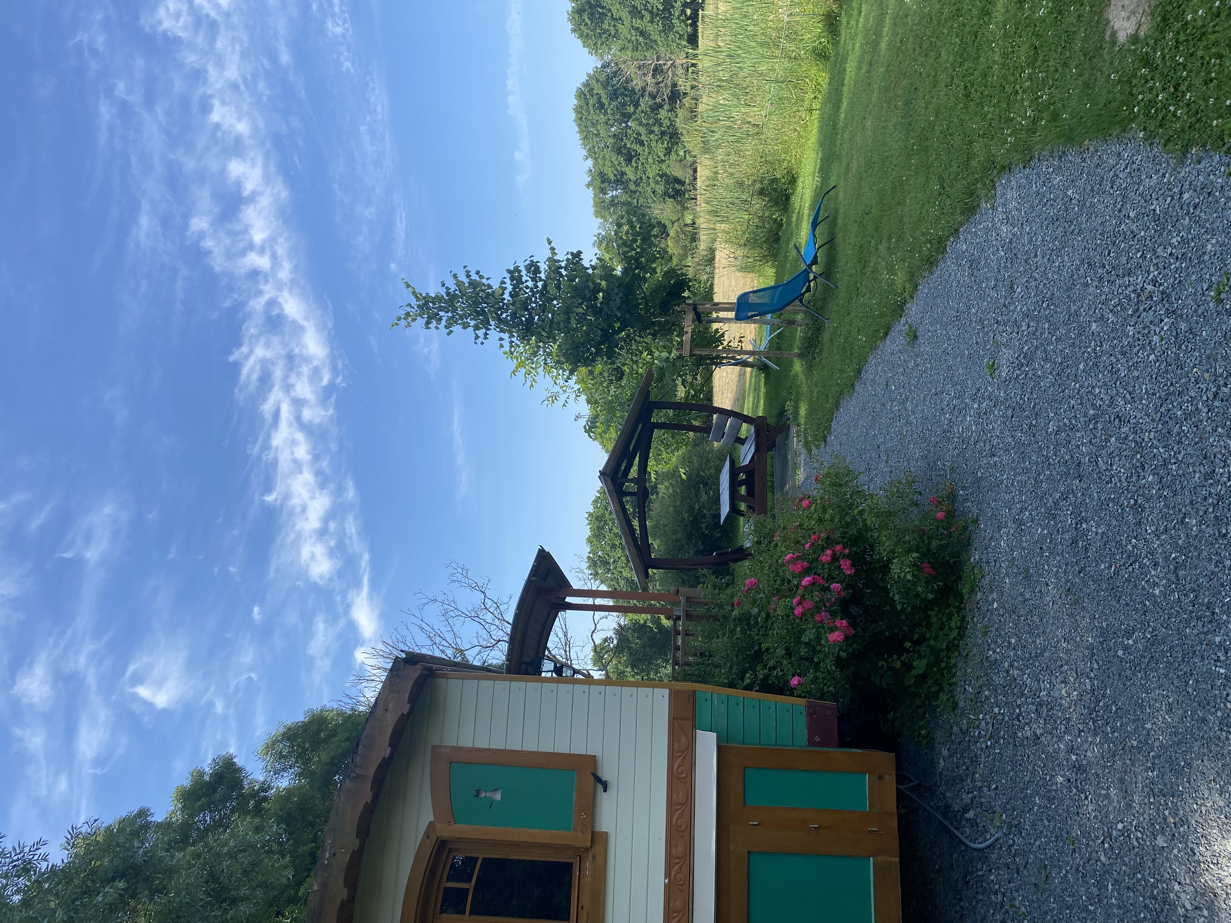 Roulotte Olivia — Hébergement insolite avec spa à Puy-de-Dôme à Riom — vue intérieure